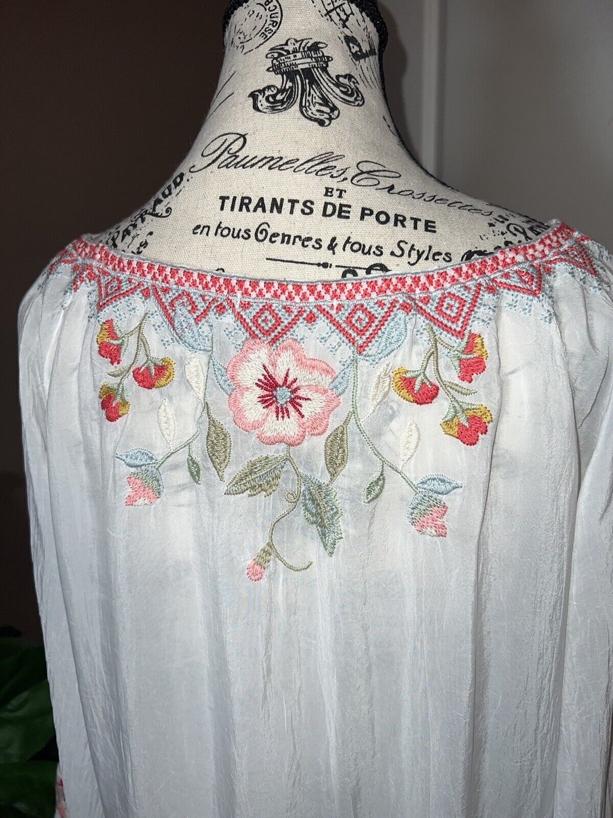 Johnny Was L Large Embroidered Silky Pink White Tunic Top Kimono Sleeves SPRING