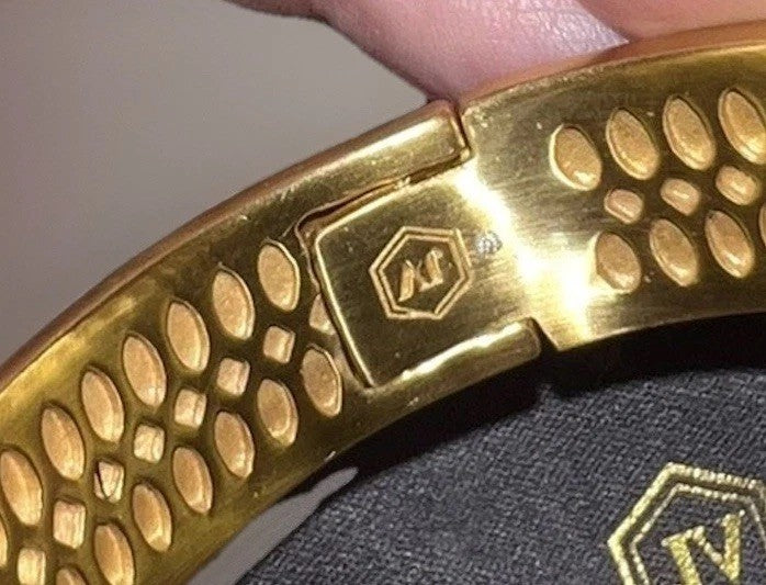 8890049