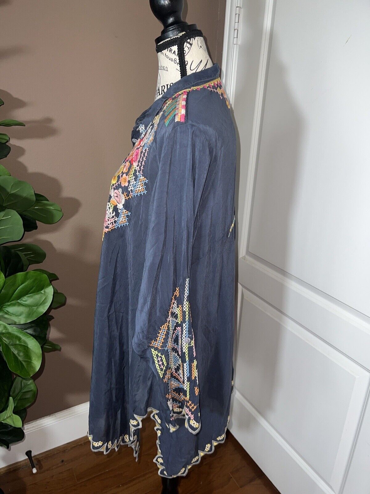 Johnny Was Sz L Large Heavily Embroidered Silky Navy Tunic Top Kimono Sleeve