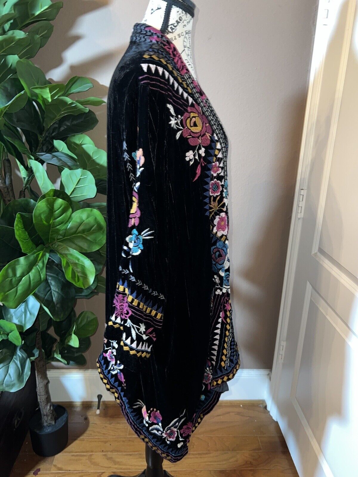 Johnny Was Black Velvet L Large Oversized Embroidered Wrap Duster Kimono