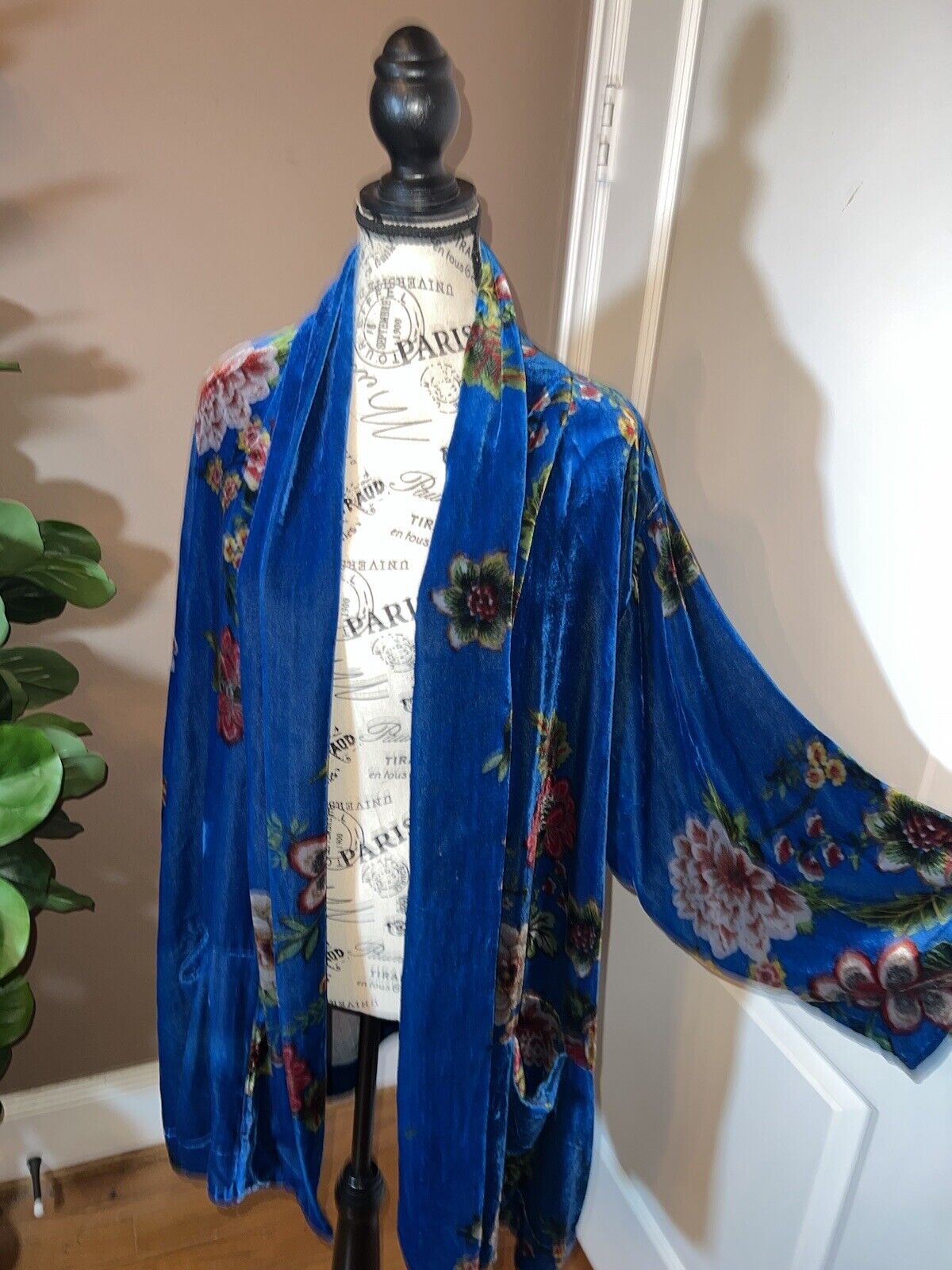 Johnny Was XL Blue Floral Velvet Kimono Wrap Jacket Duster Gorgeous Colors