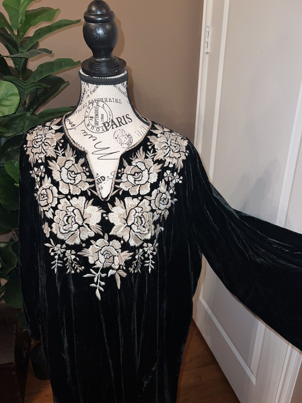 Johnny Was Black Velvet Heavily Embroidered Tunic Top Long Sleeve 1X XL