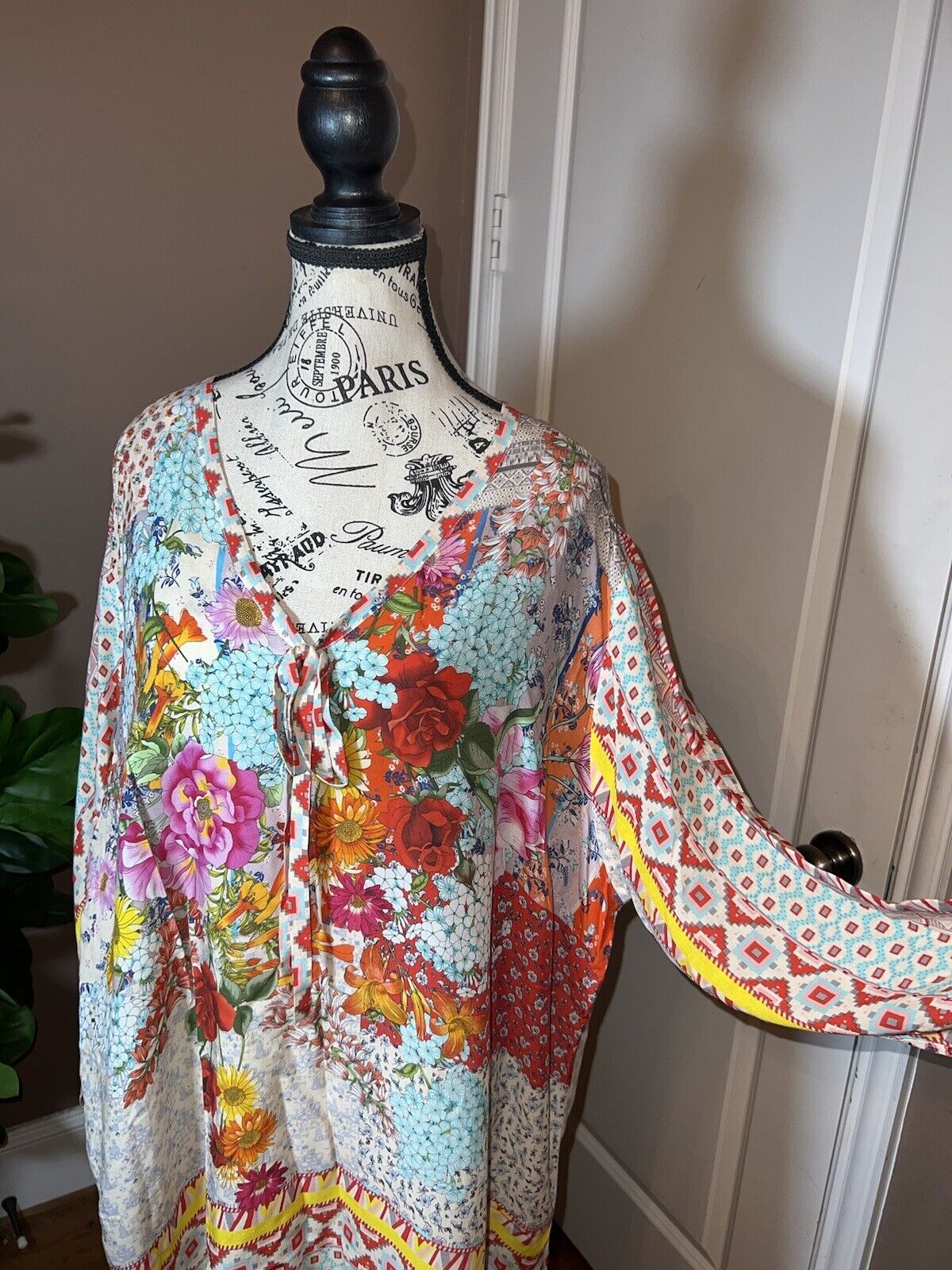 Johnny Was Sz 1X 1XL Silky Floral Spring Tunic Top Beautiful Flowers Flow SPRING