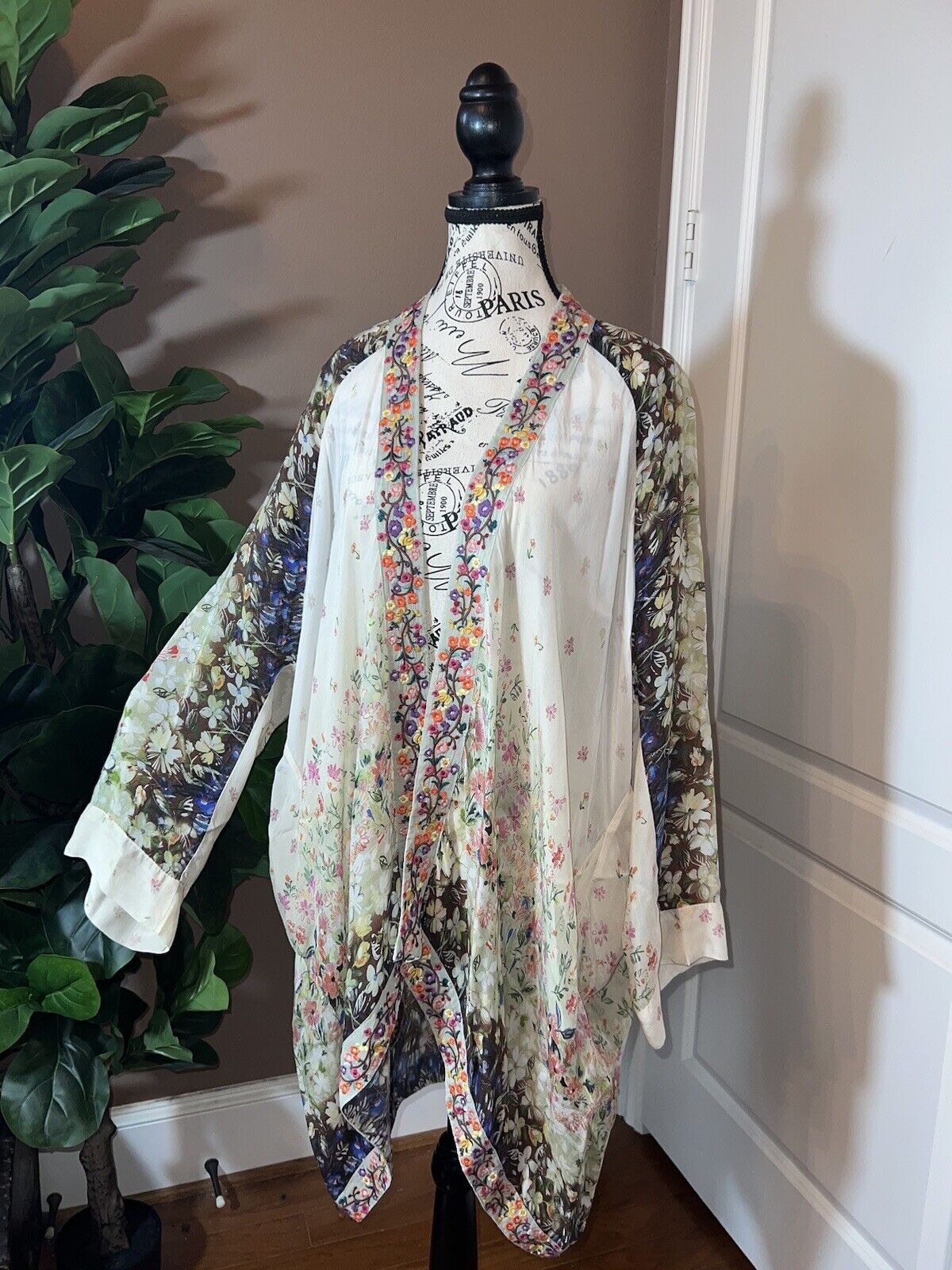 Johnny Was Silky Long Kimono Floral Ivory Pockets Embroidered XXL 2XL 2X SPRING