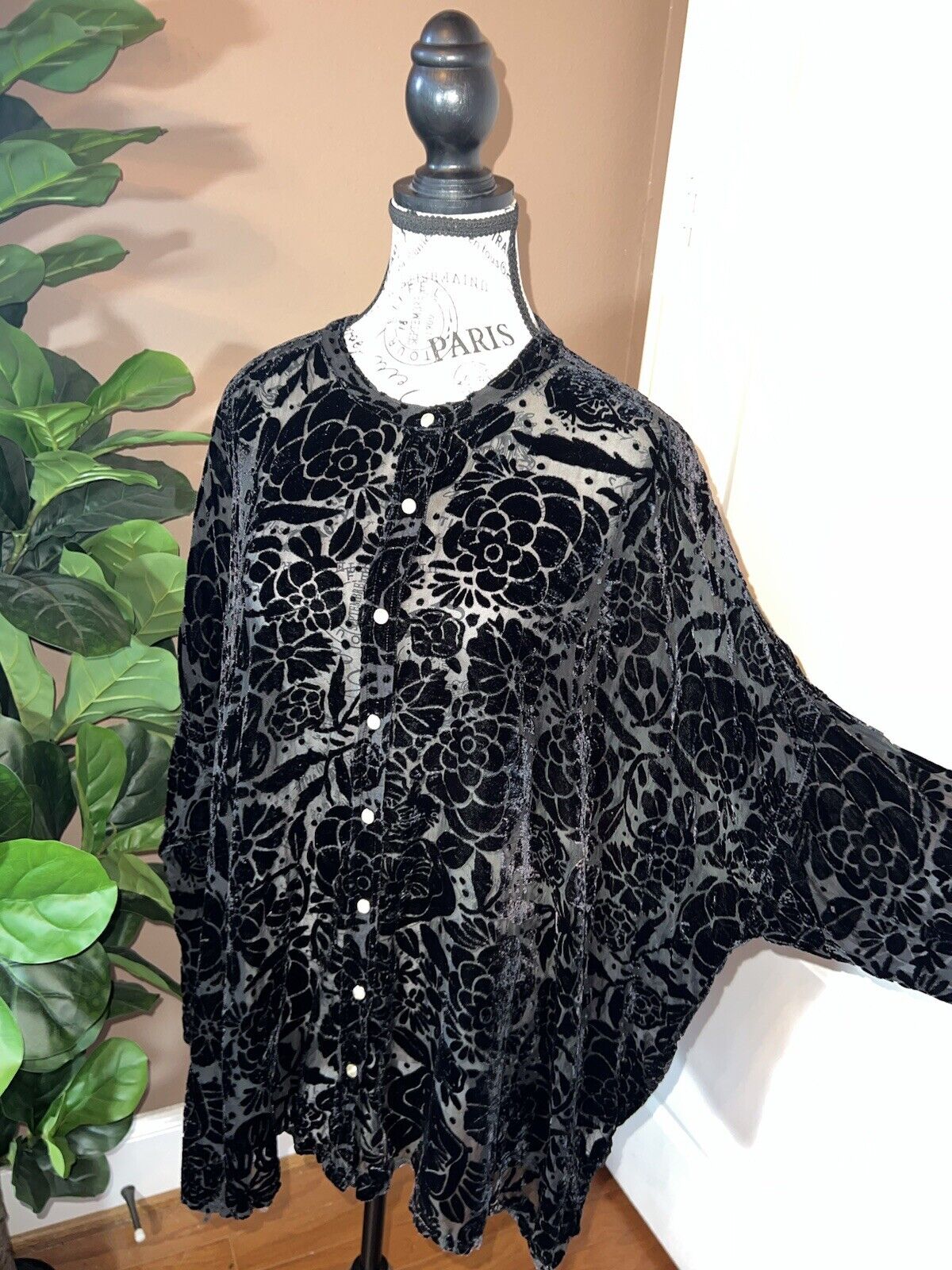 Johnny Was Black Burnout Silk & Velvet Button Up Tunic Top XL Extra Large CLASSY