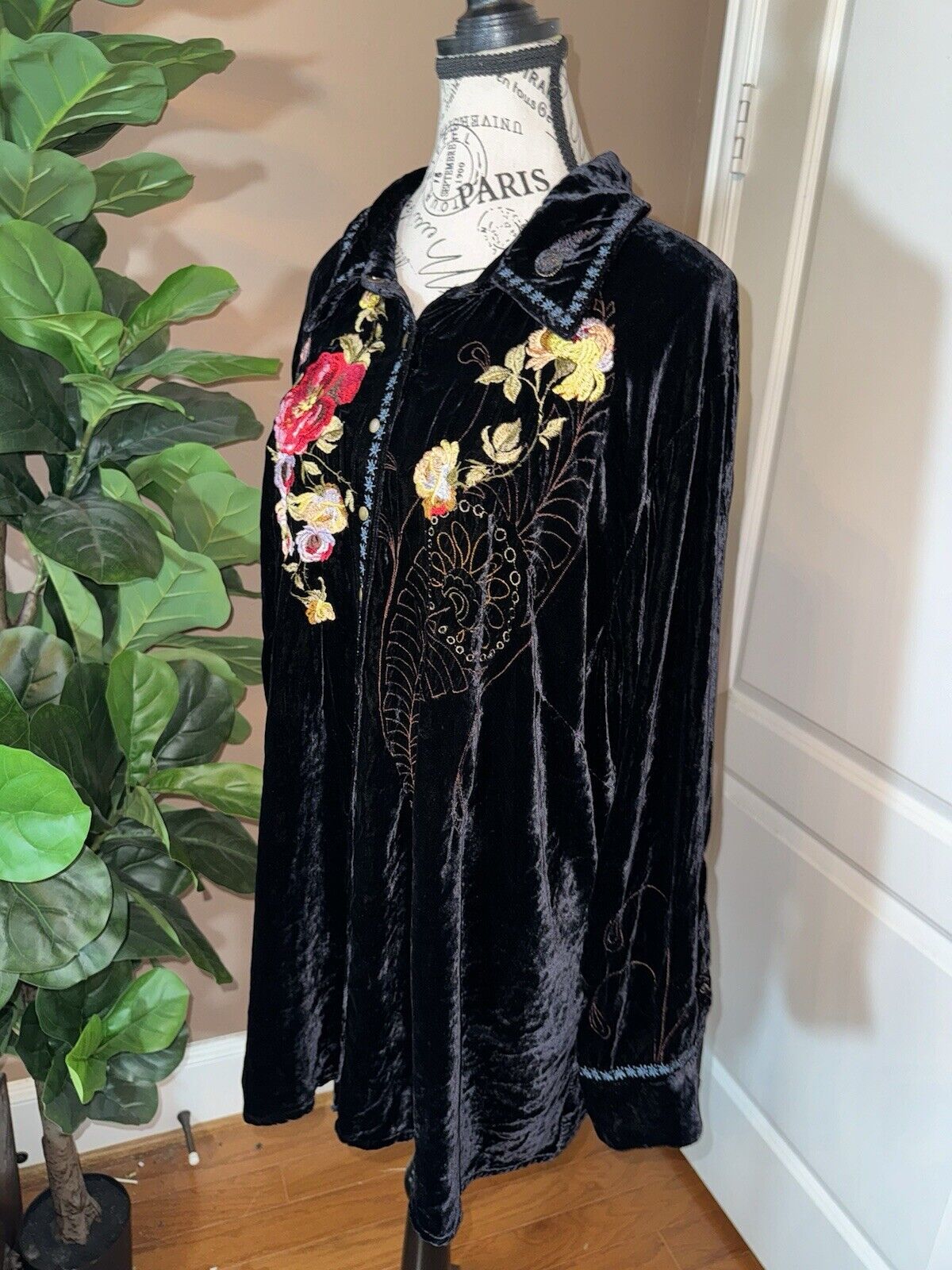 Johnny Was Sz 3X 3XL Velvet Embroidered Long Sleeve Button Up Top Or Kimono