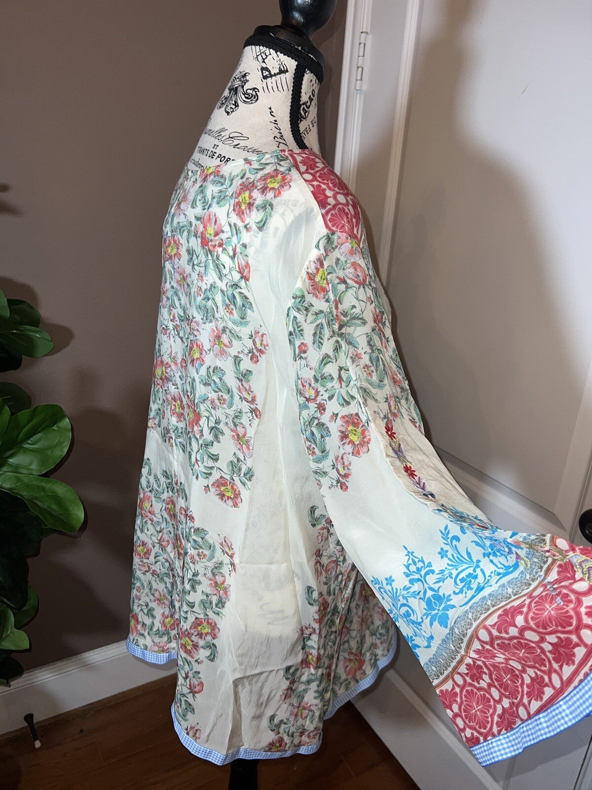 Johnny Was Sz XL Silky Soft White Tunic Top Embroidered Floral Johnny Was