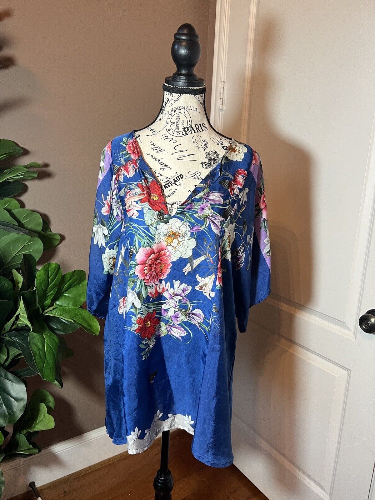 Johnny Was 100% Silk Tunic Top With Flowers & Butterflies Sz L Large Floral Blue