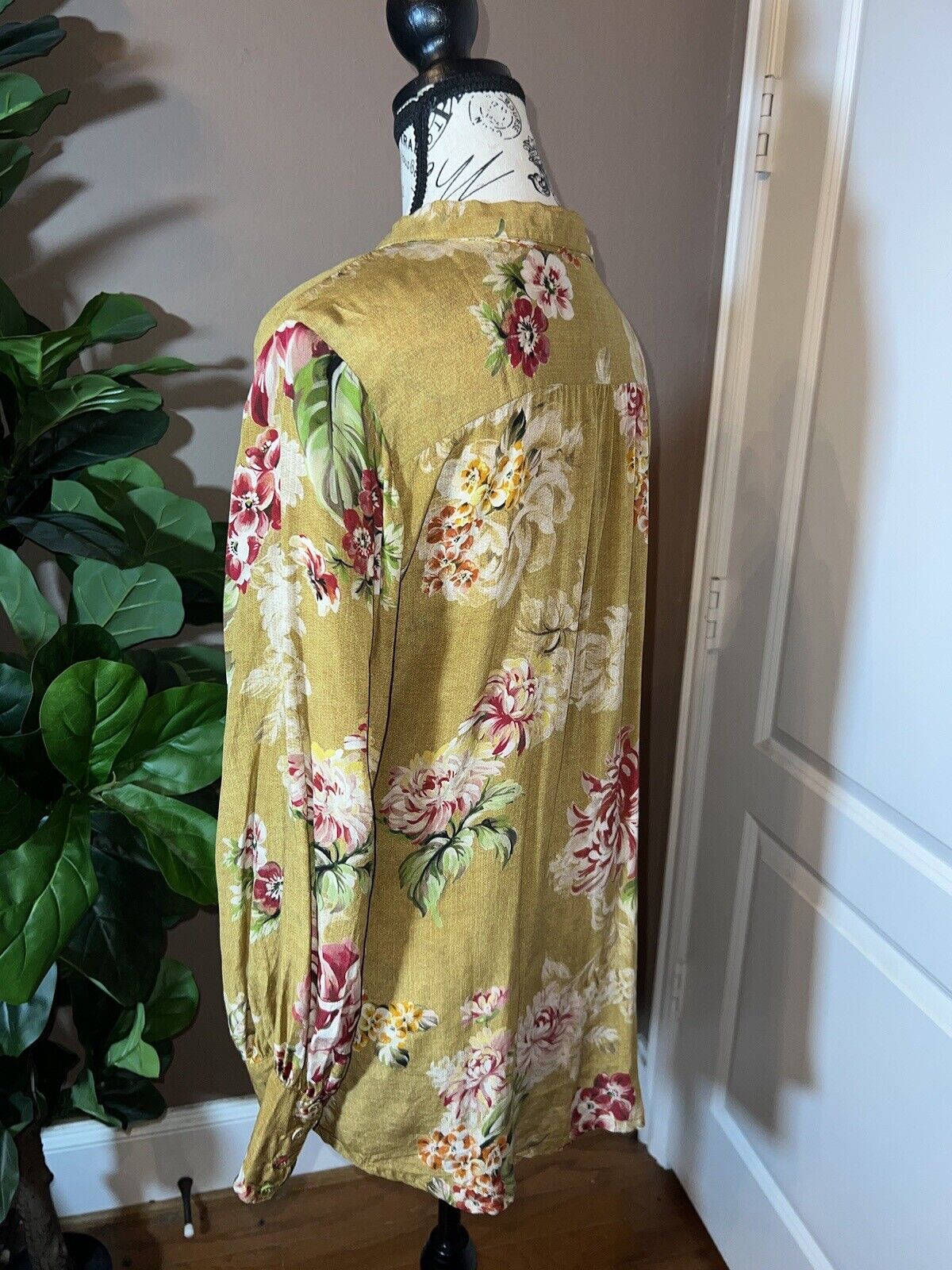 Johnny Was 100% Silk Harvest Gold Floral Button Up Blouse Top L Large