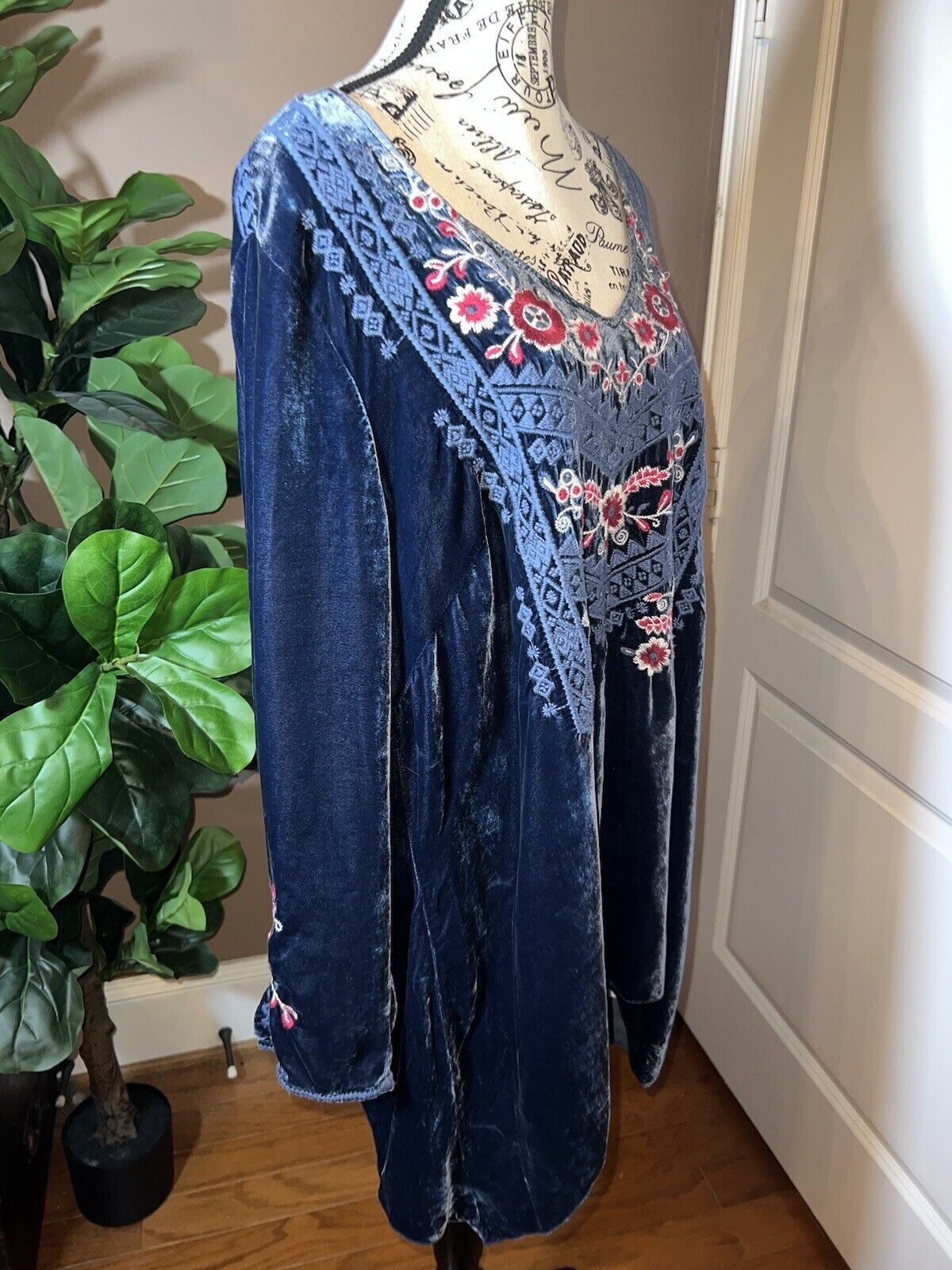 Johnny Was Blue Velvet Heavily Embroidered Tunic Top Long Sleeve Sz 1X XL