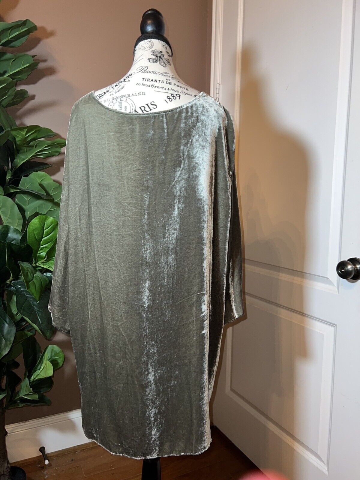 Johnny Was OliveGrey Velvet Heavily Embroidered Tunic Top Long Sleeve Sz 1X (XL)