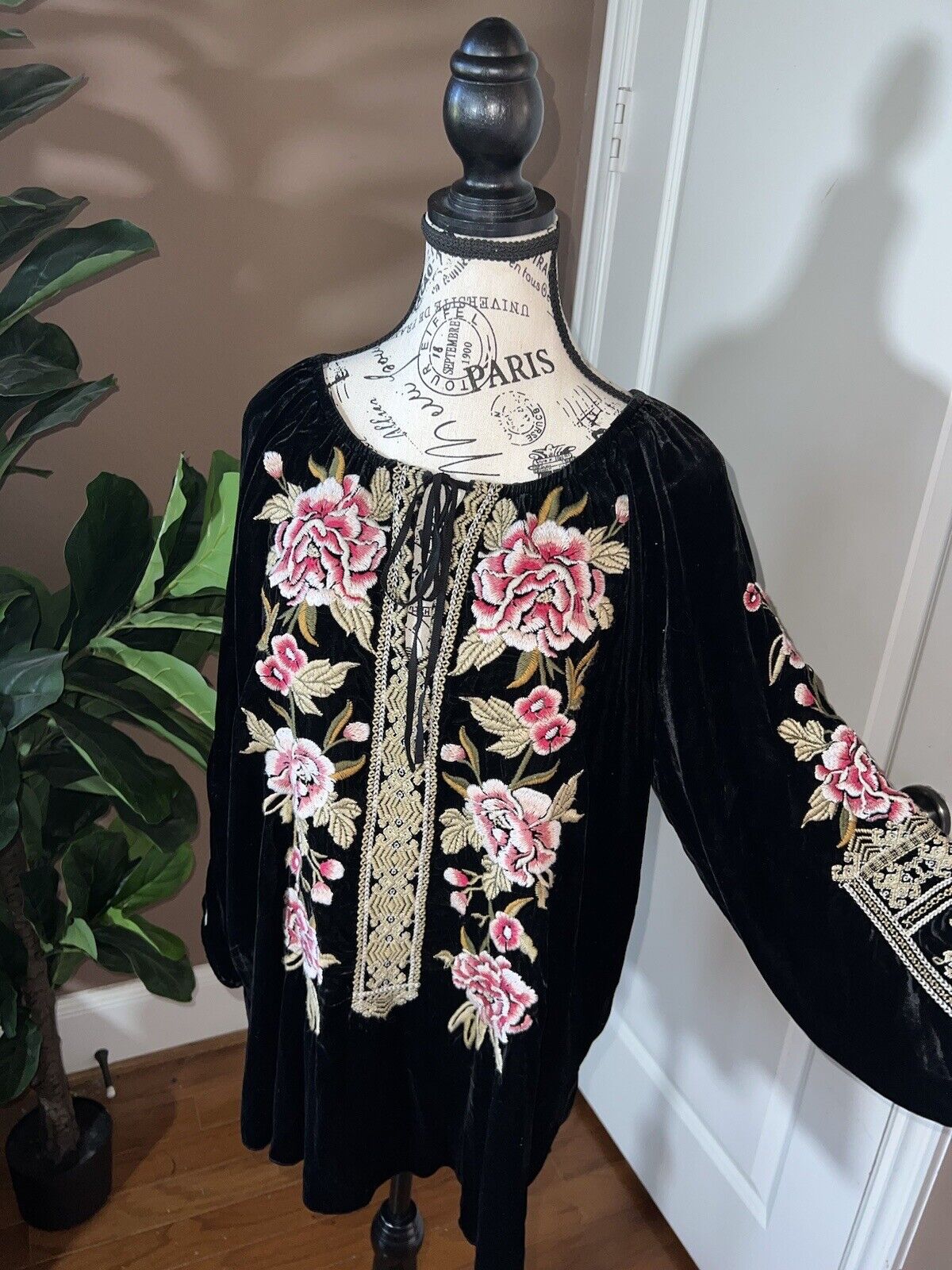 Johnny Was Black Velvet Heavily Embroidered Tunic Top L Large Peasant