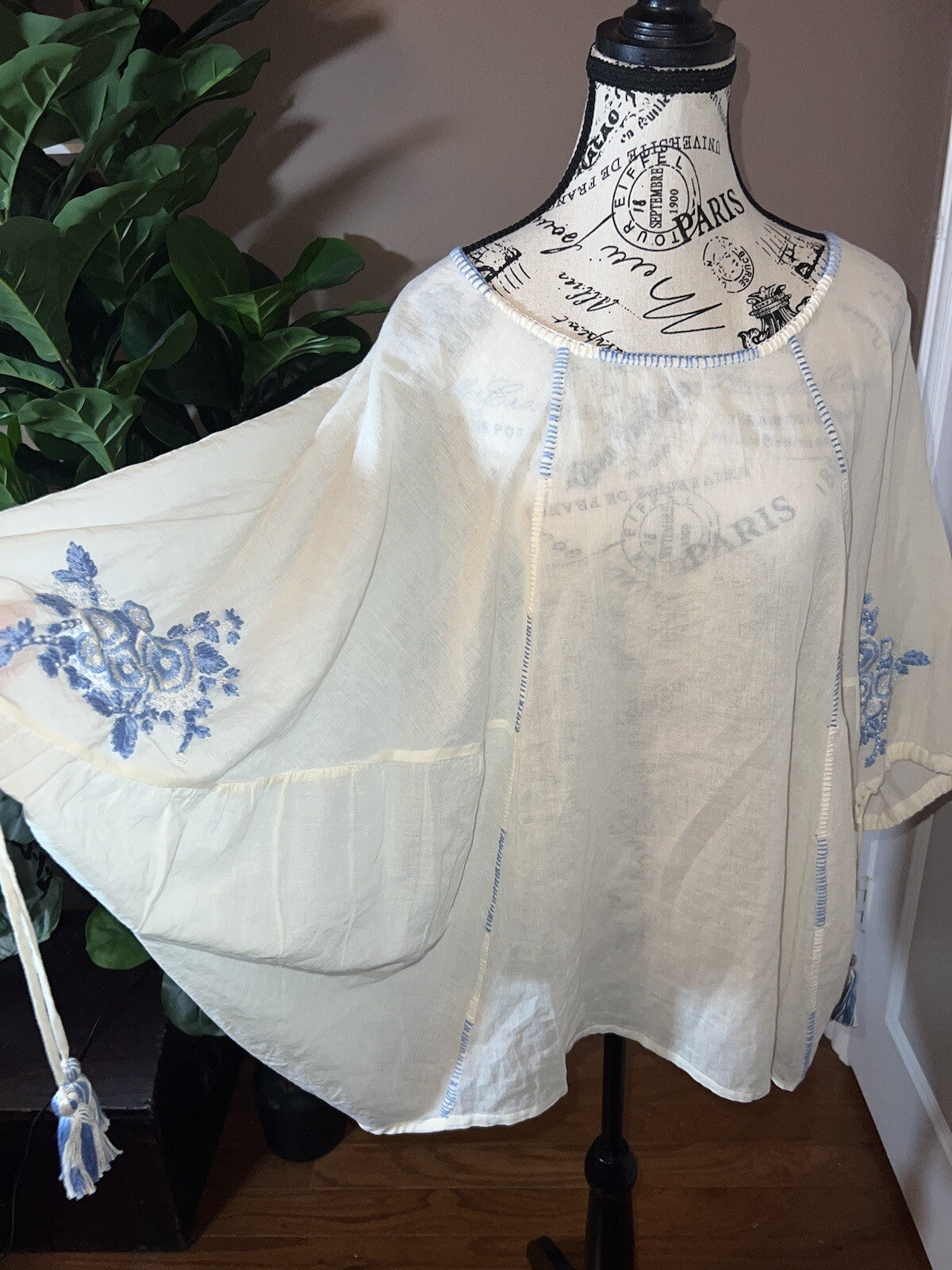 Johnny Was L Large White & Blue Cotton Poncho Peasant Top Tassels Beading Cool Johnny Was