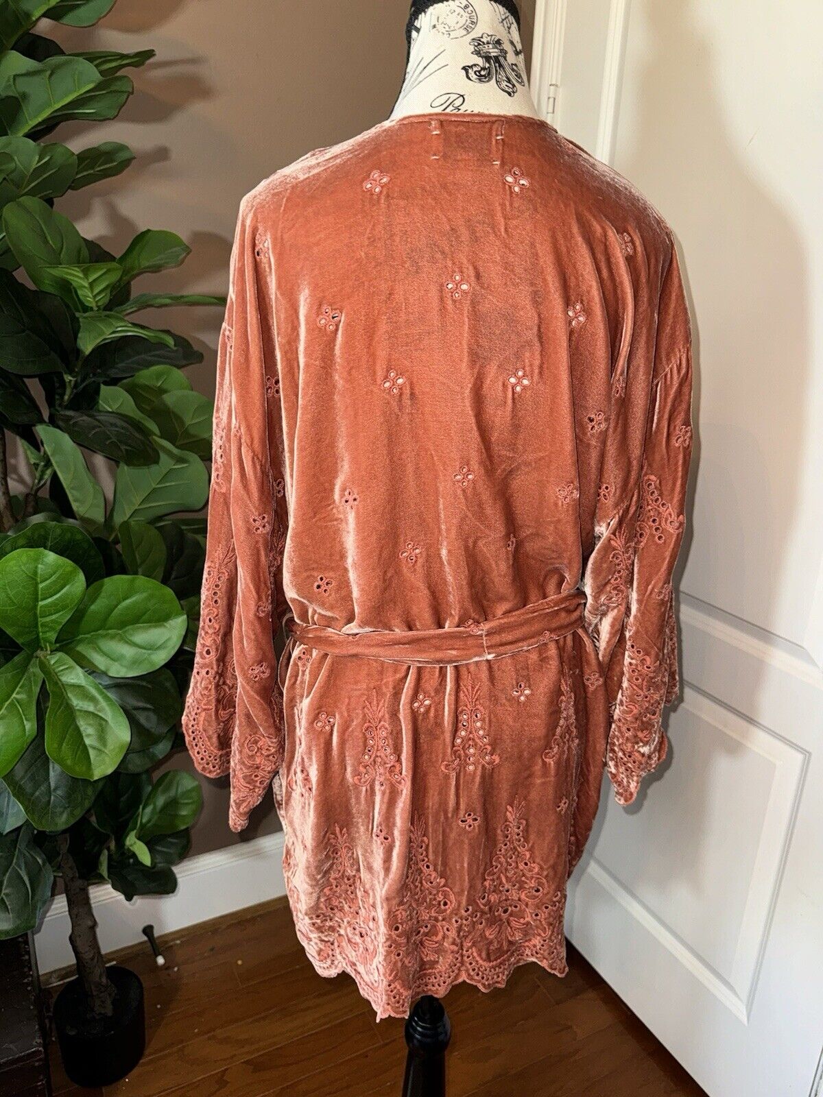 Johnny Was Medium Coral Velvet Kimono Embroidered Eyelet Lace Wrap Top