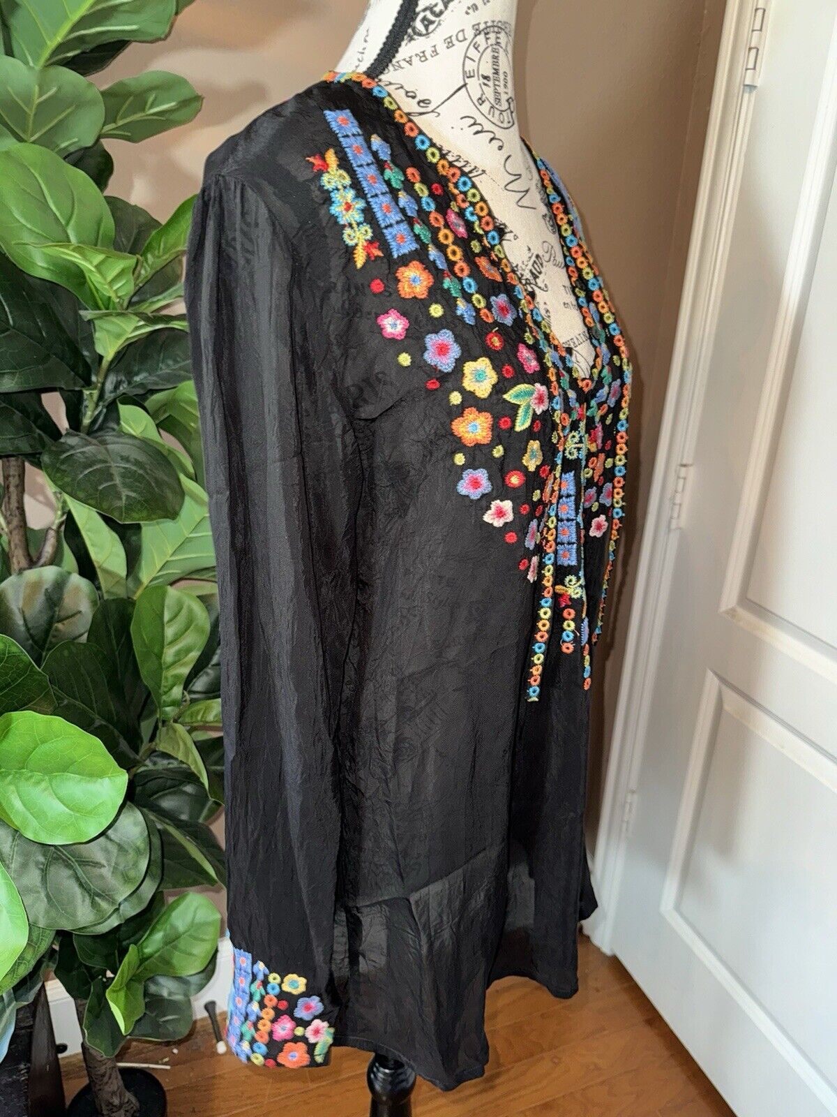 Johnny Was Silky Black Blouse Peasant Top Tunic Sz L Large Embroidered NICE