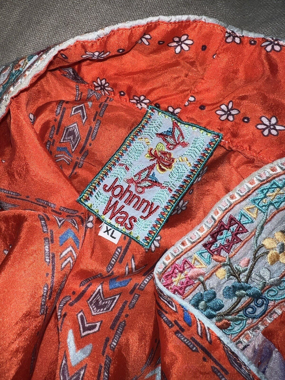 New Johnny Was 100% Silk Kimono XL Embroidered Floral Handkerchief Hem Johnny Was