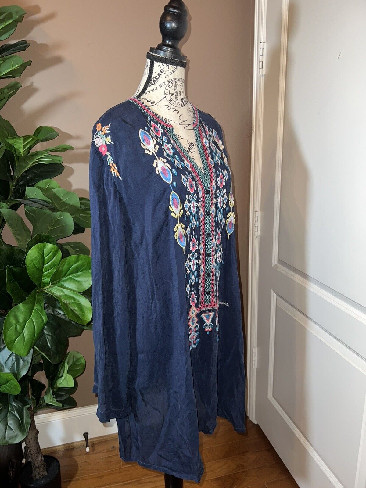 Johnny Was 3X 3XL Heavily Embroidered Silky Navy Tunic Top Kimono Sleeve