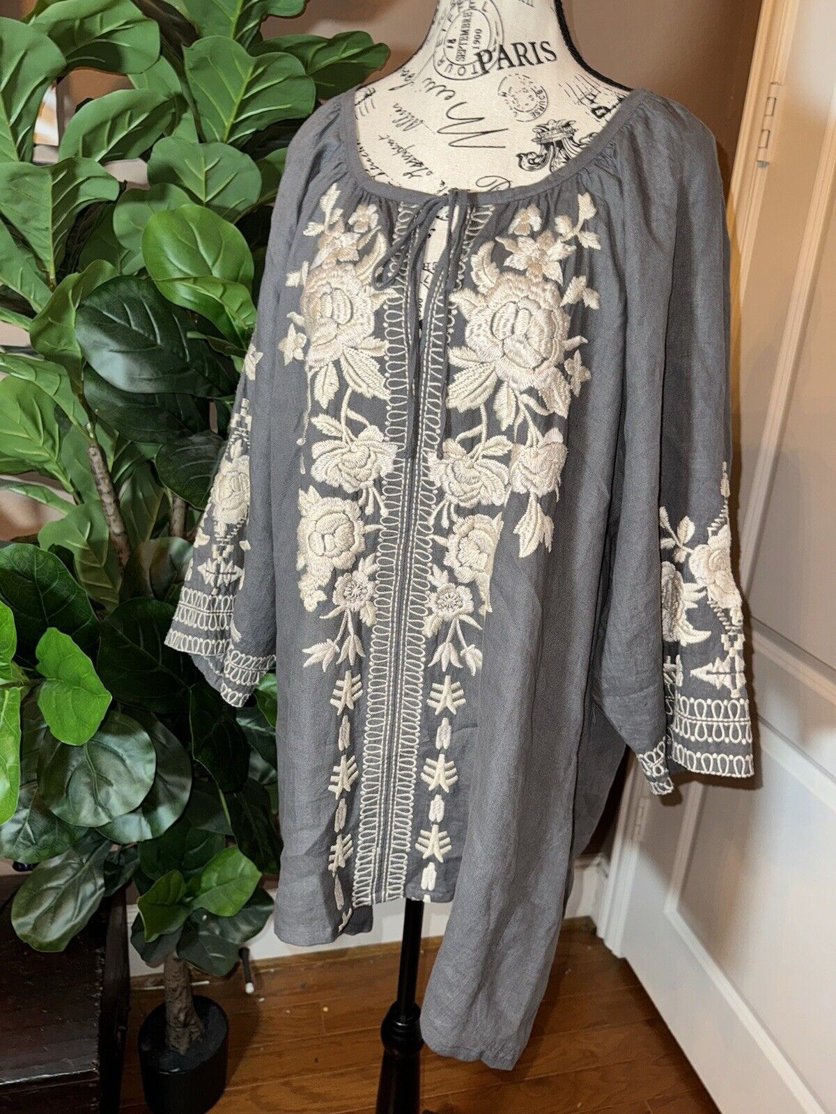 Johnny Was XL Grey Linen Shift Mini Dress Tunic Top Embroidered Cream Flower