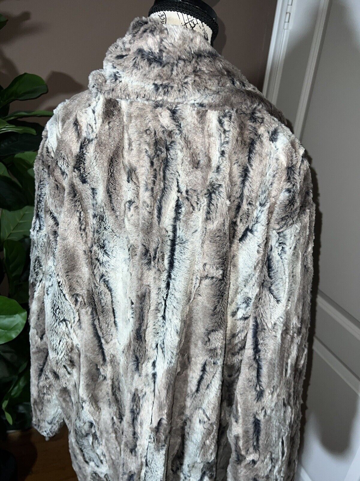 Johnny Was Foxy Faux Fur Coat Jacket Wrap XL 1X 100% Silk Lining Pockets