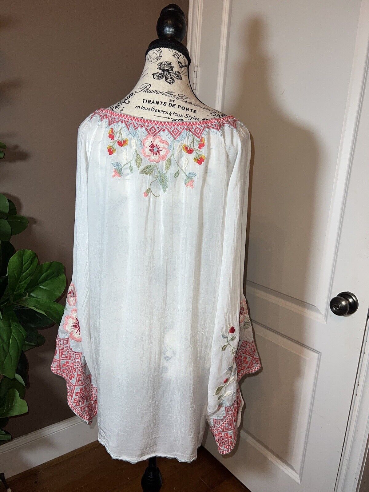 Johnny Was L Large Embroidered Silky Pink White Tunic Top Kimono Sleeves SPRING