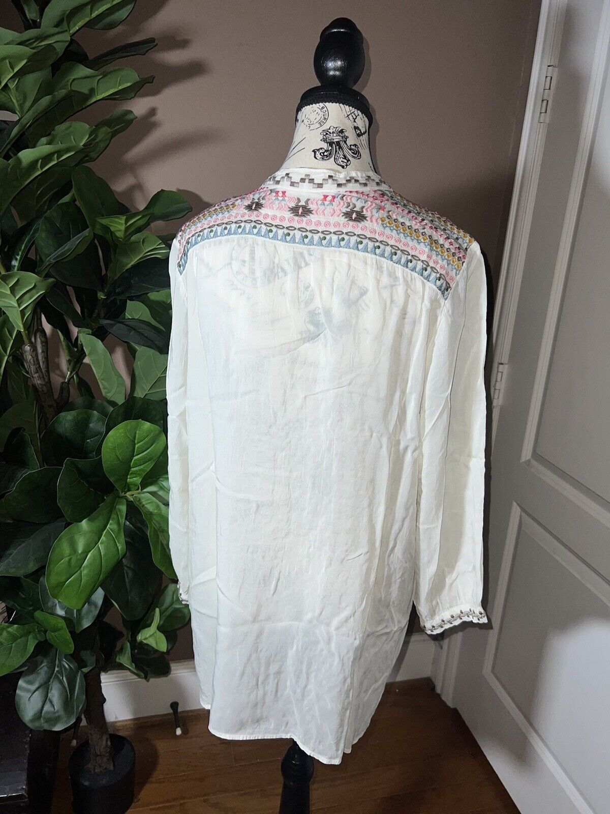 Johnny Was Silky White Embroidered Peasant Blouse Top Tunic XL SUMMER