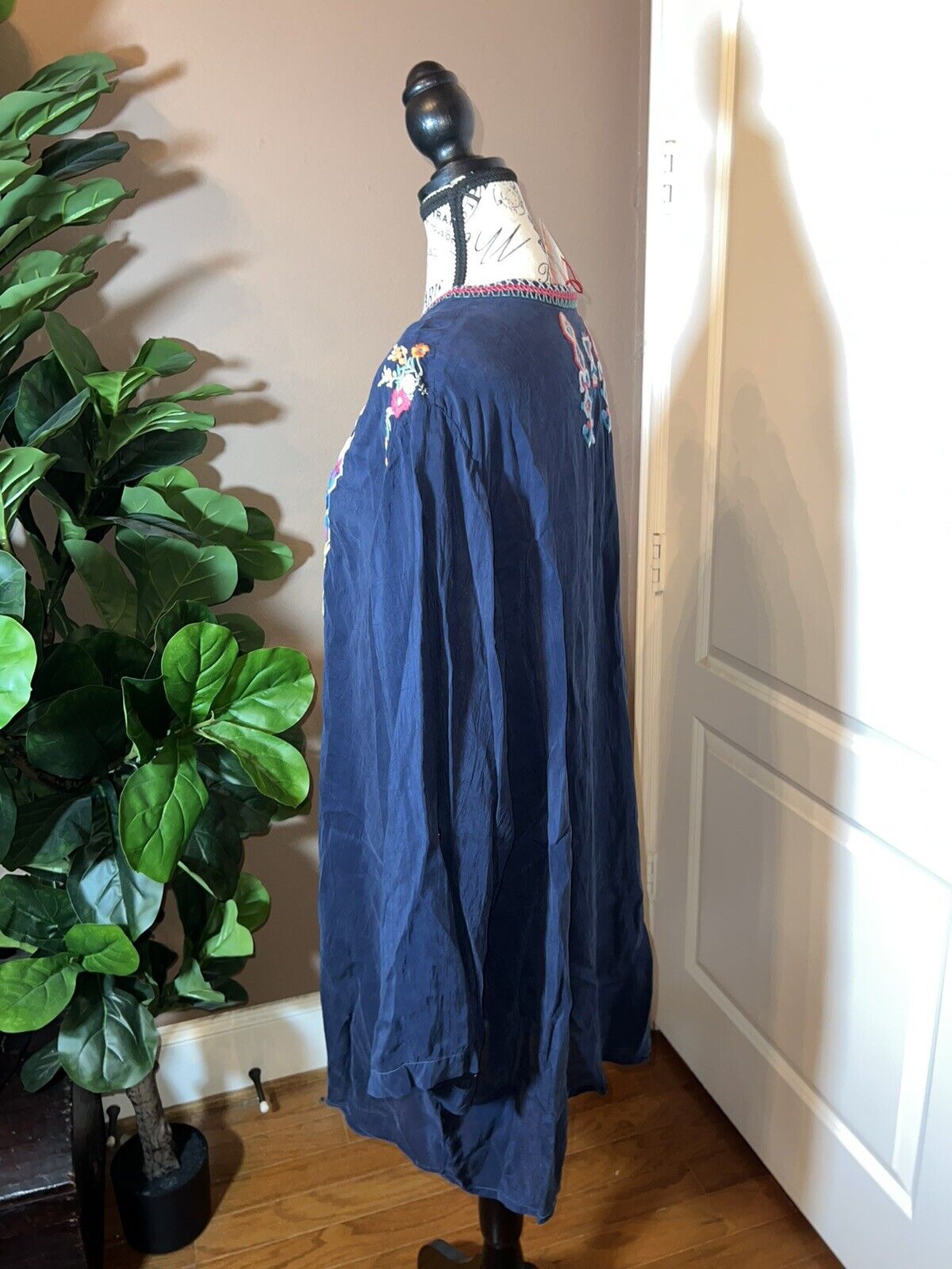 Johnny Was 3X 3XL Heavily Embroidered Silky Navy Tunic Top Kimono Sleeve