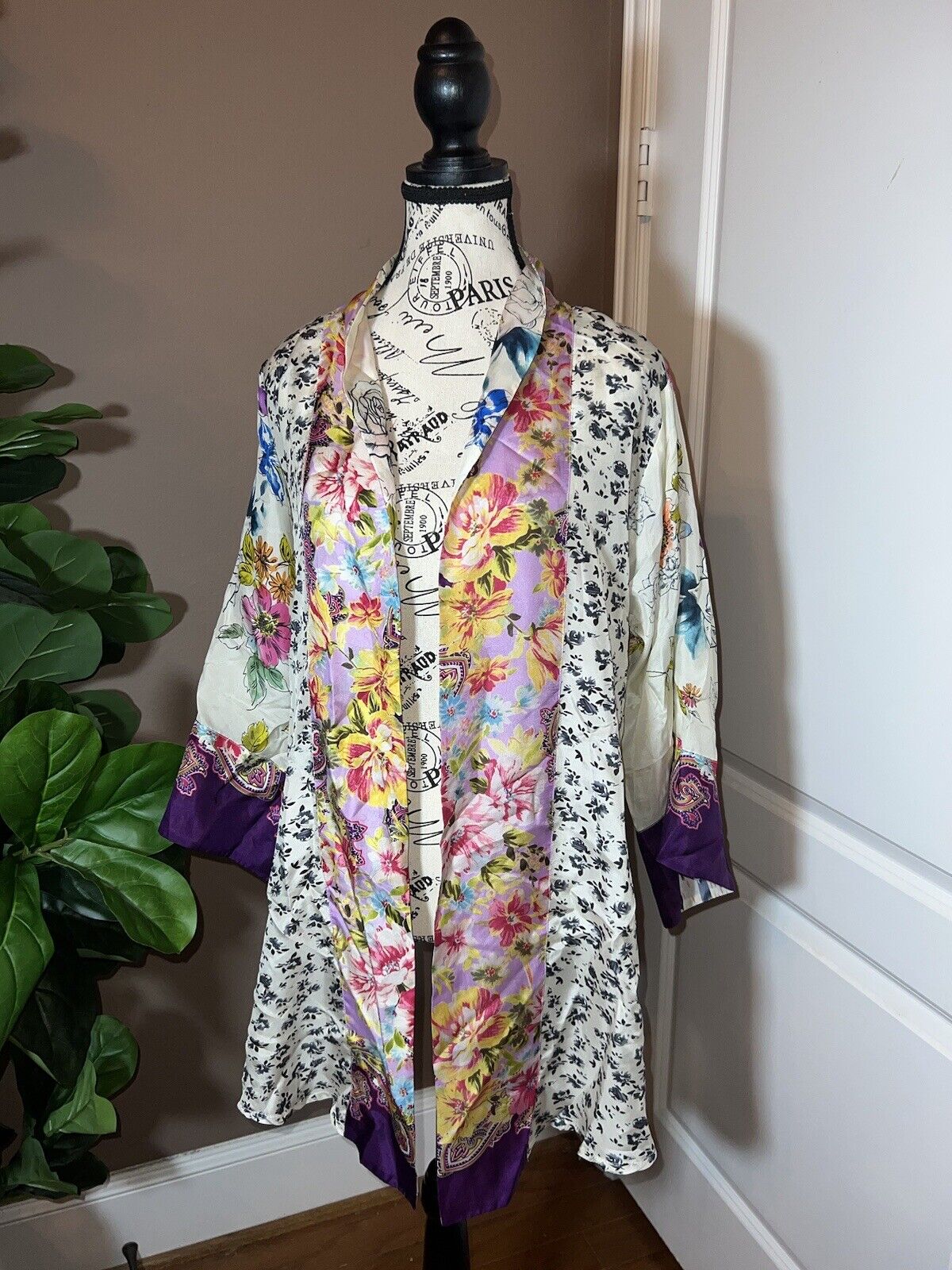 Johnny Was 100% Silk Kimono Wrap Lavender & Purple Trim M Medium Floral SPRING