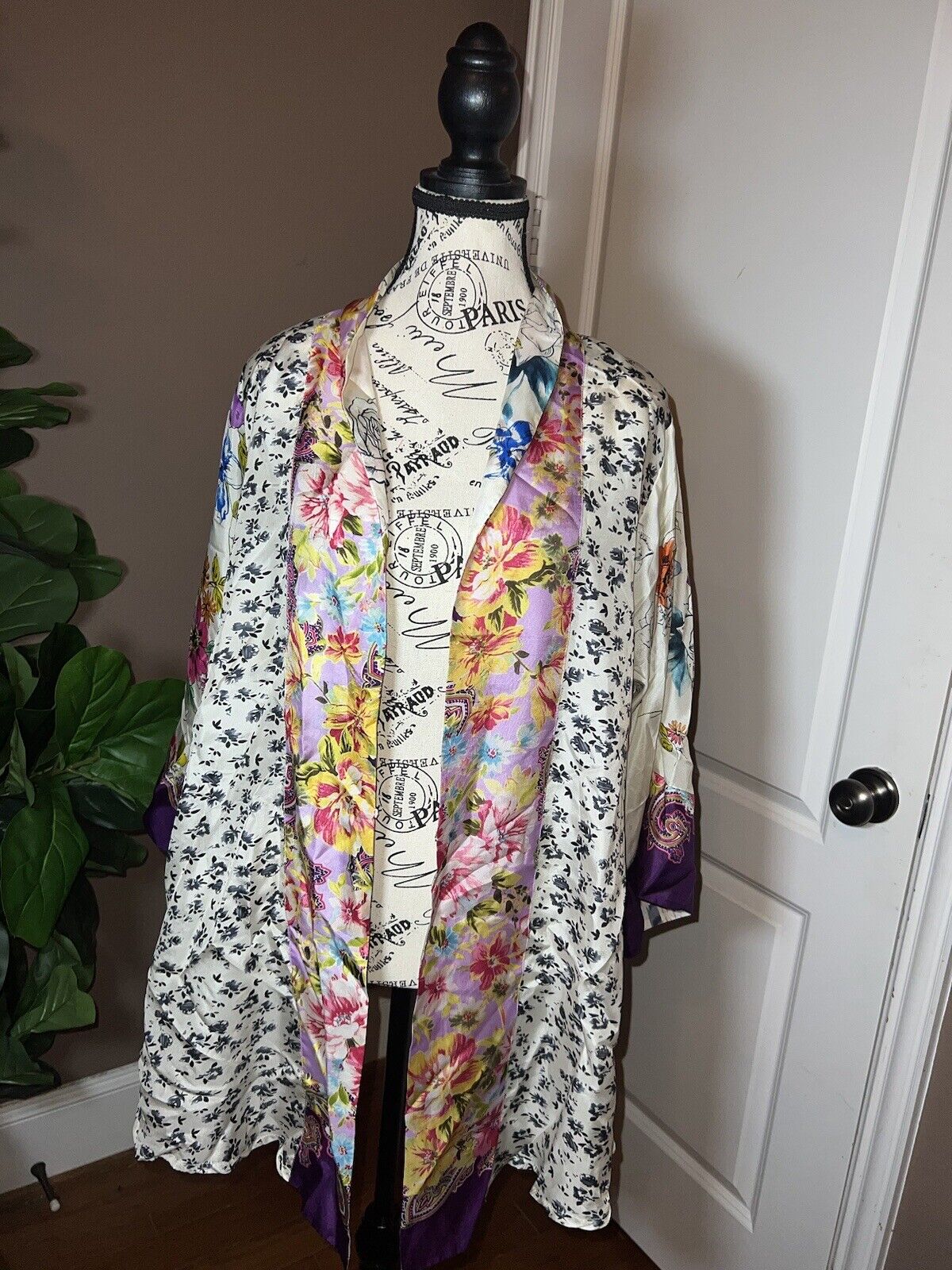 Johnny Was 100% Silk Kimono Wrap Lavender & Purple Trim M Medium Floral SPRING