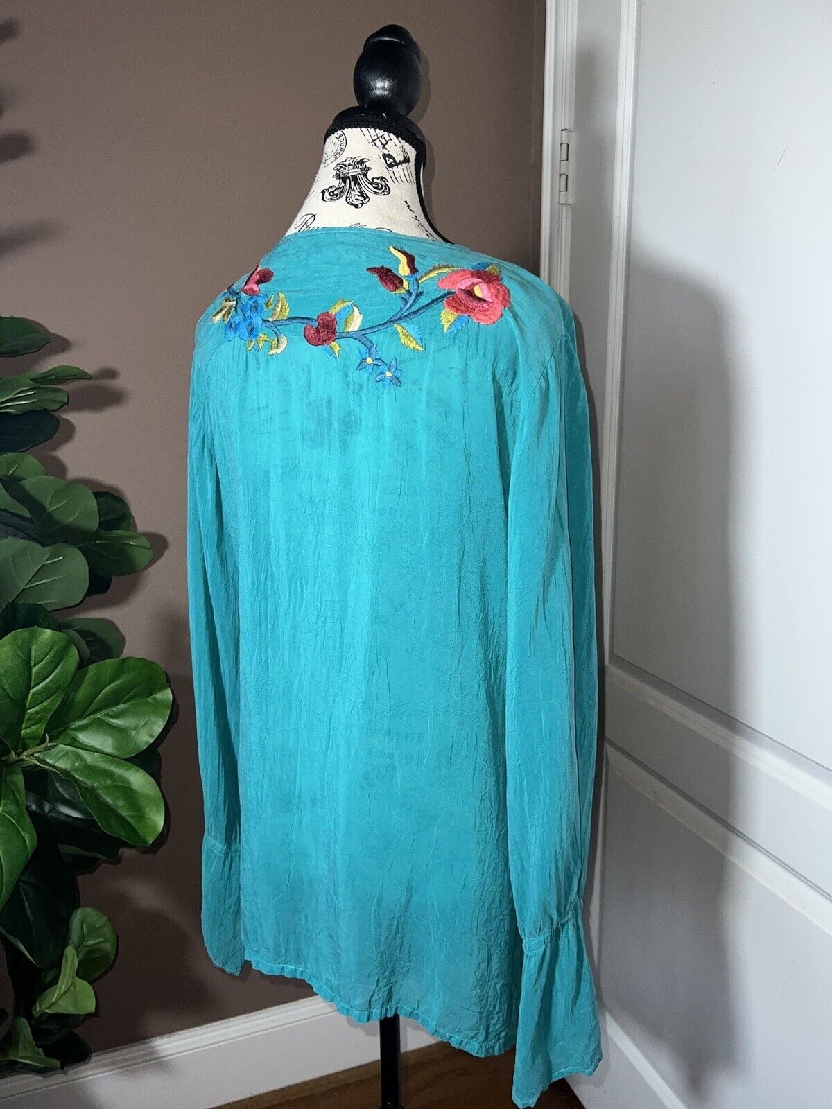 Johnny Was Silky Turquoise Embroidered Peasant Blouse Top Tunic L  Large SPRING