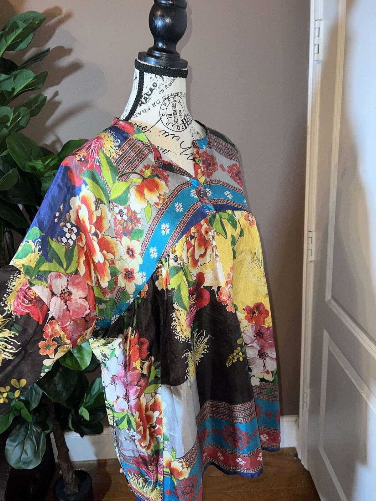 Johnny Was XL 1XL 1X 100% Silk Long Sleeve Tunic Top Kimono Vibrant Floral Color