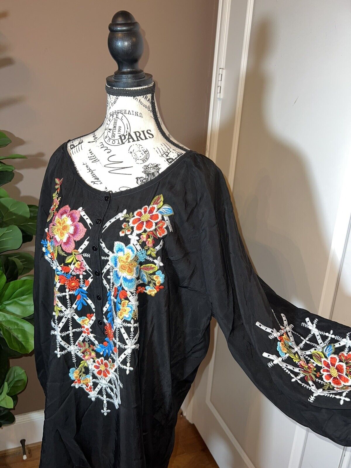 Johnny Was Embroidered Silky Tunic Top Black With Flowers 2X 2XL XXL Beautiful