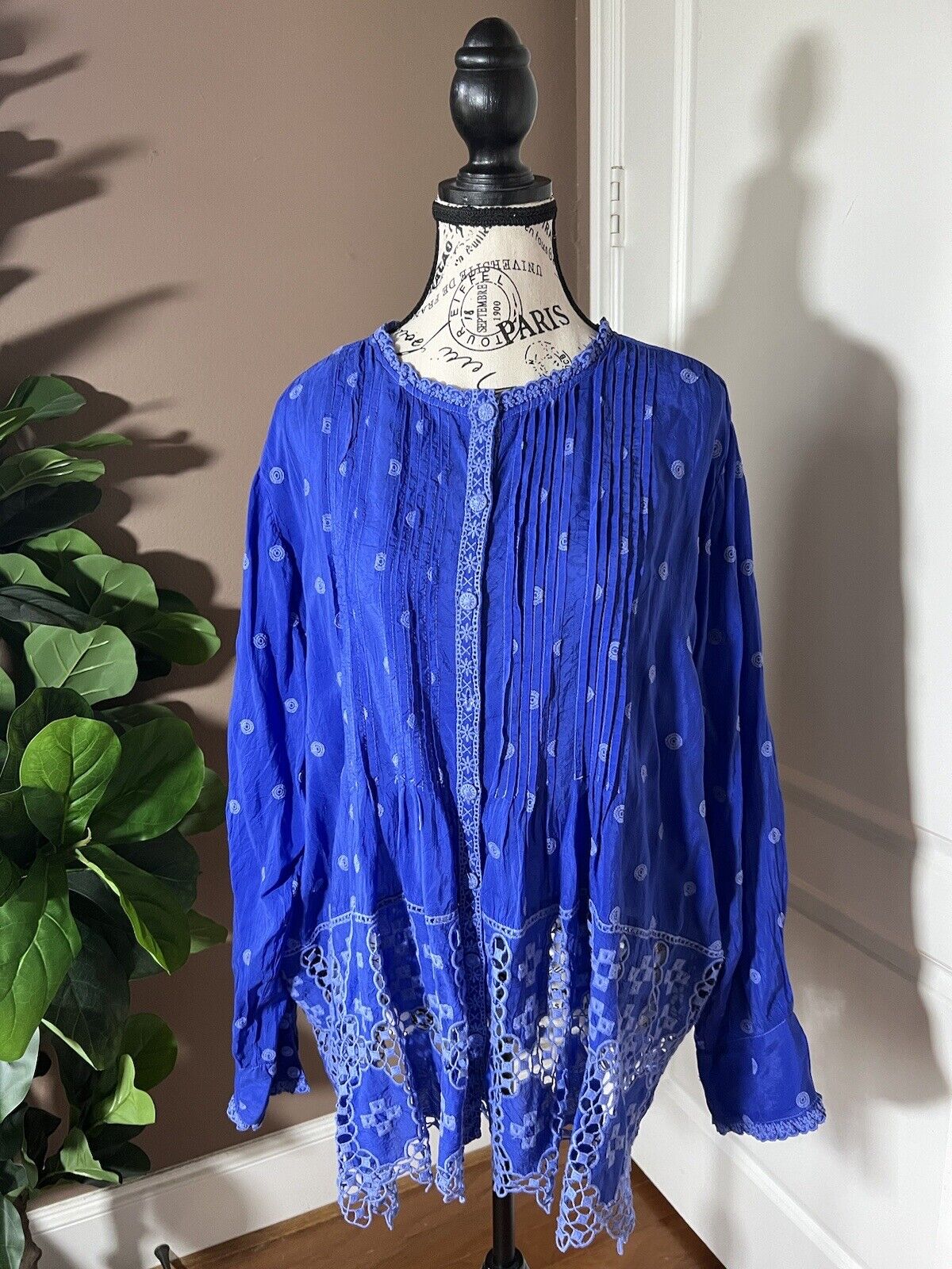 Johnny Was Sz XL Silky Cobalt Blue Tunic Top Embroidered Eyelet Lace Summer