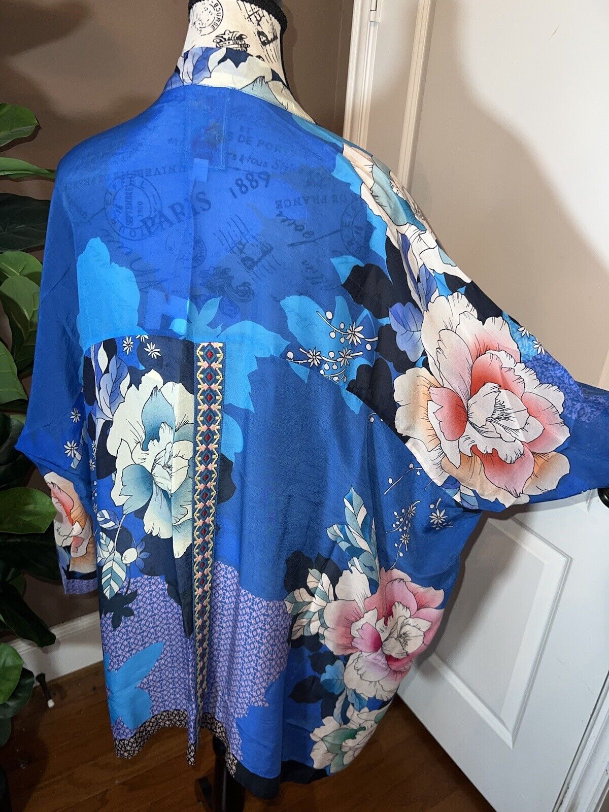 Johnny Was Silky Blue Floral Kimono Wrap Cardigan XL 1X 1XL Embroidered