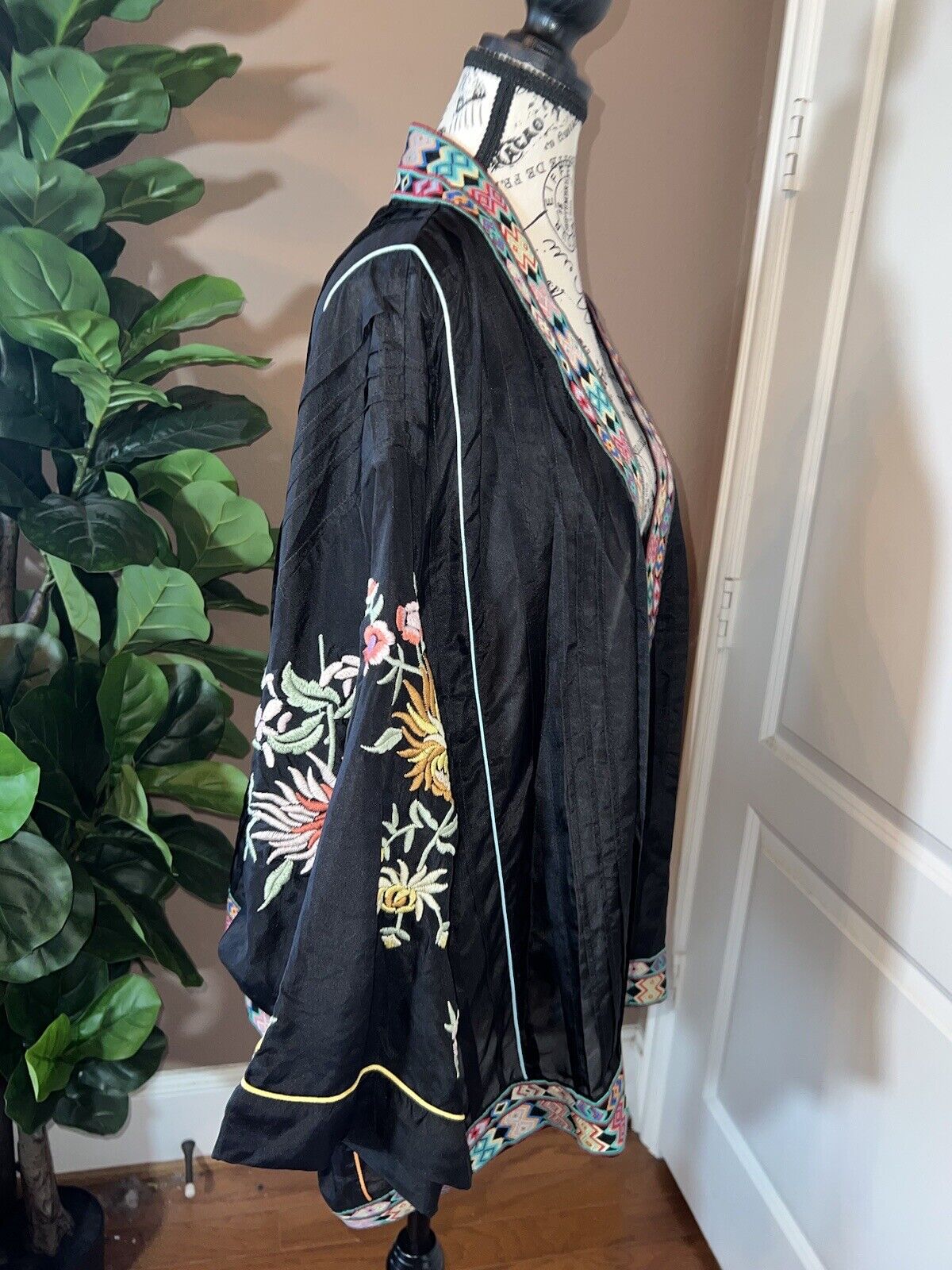 Johnny Was 100% Silk Black Kimono XXL 2X 2XL Floral Embroidered Jacket