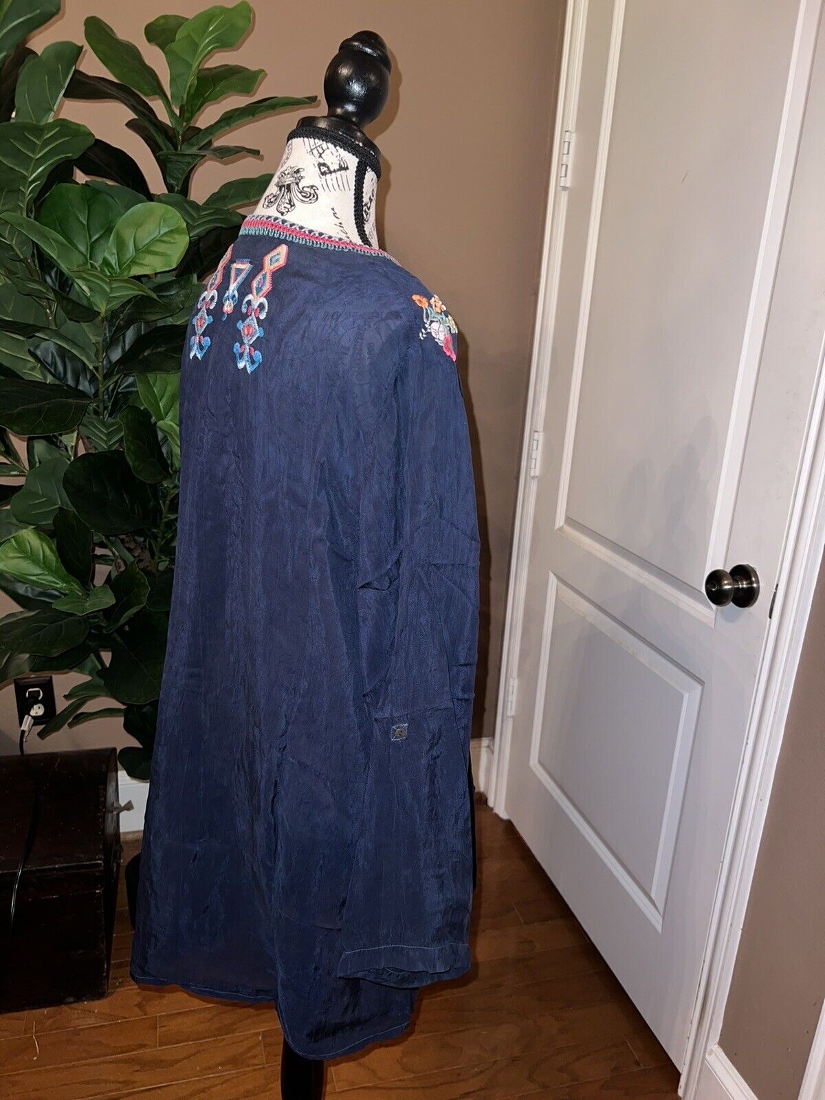 Johnny Was Sz XL Heavily Embroidered Silky Navy Tunic Top Kimono Sleeve