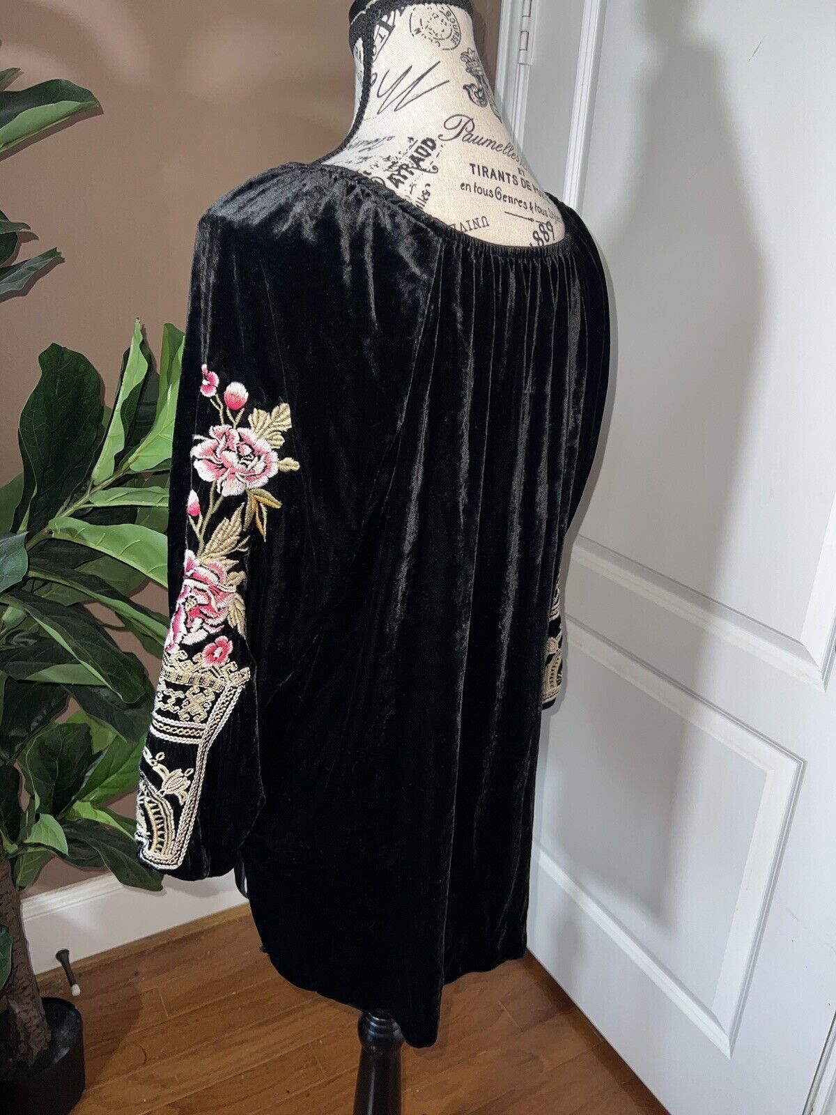 Johnny Was Black Velvet Heavily Embroidered Tunic Top L Large Peasant