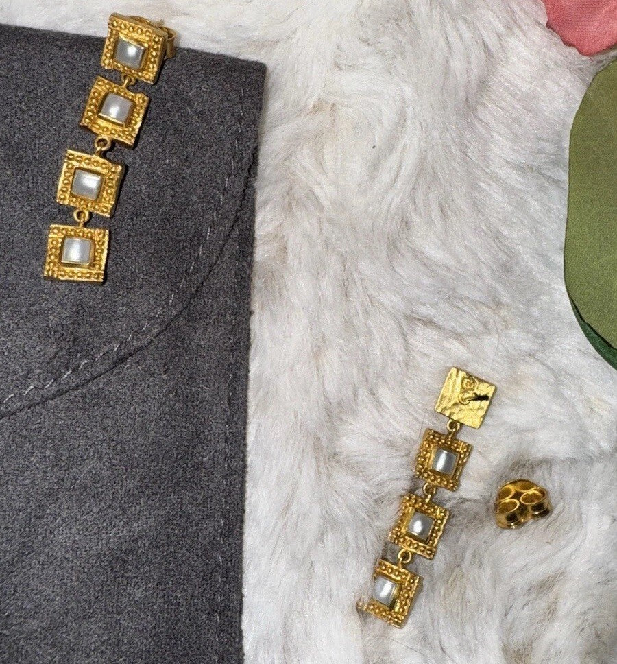 8894102