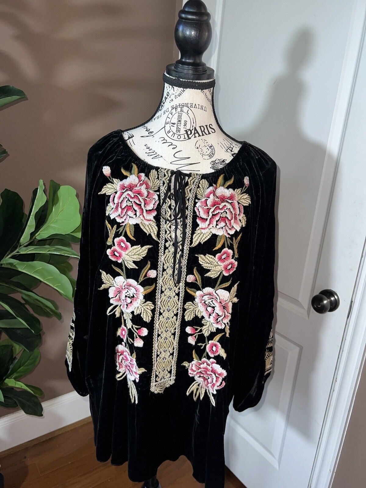 Johnny Was Black Velvet Heavily Embroidered Tunic Top L Large Peasant