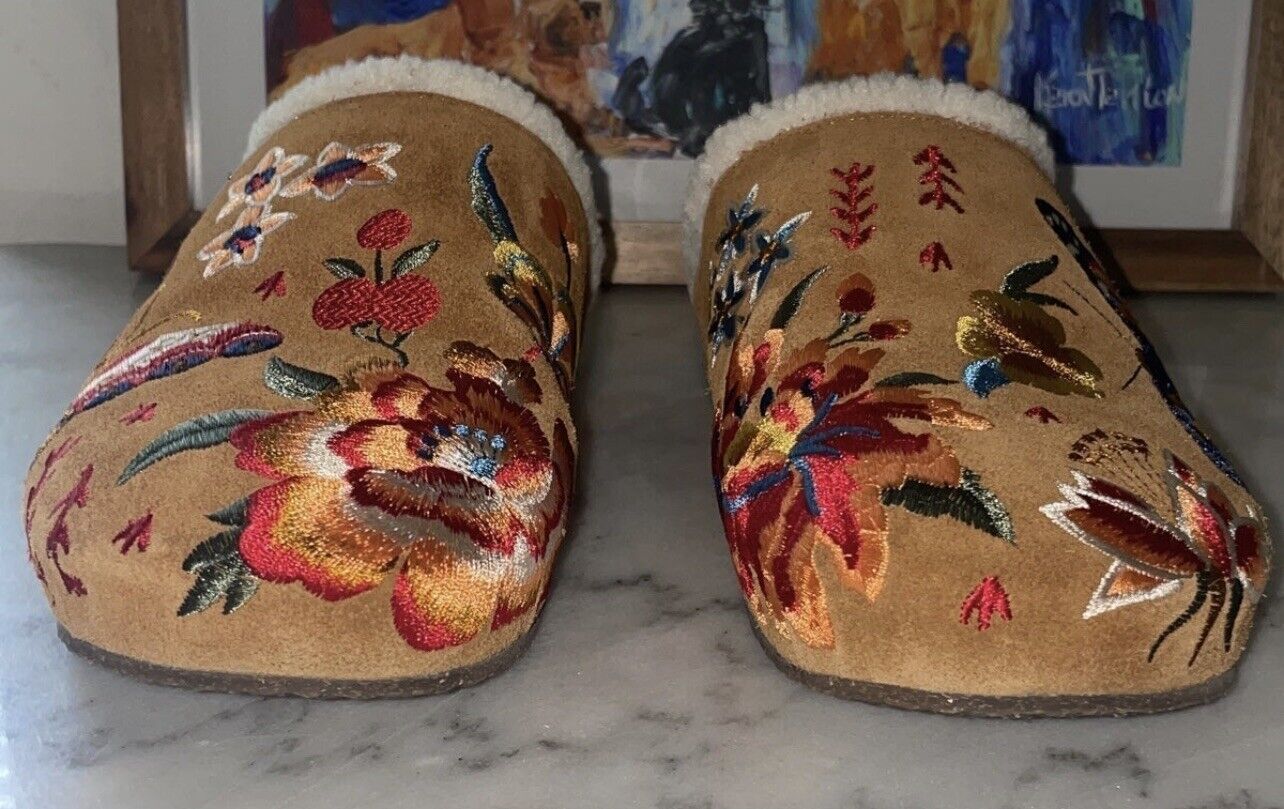 Johnny Was Embroidered Suede Shoes Mules with Sherpa Lining New w/o Box sz 37.5