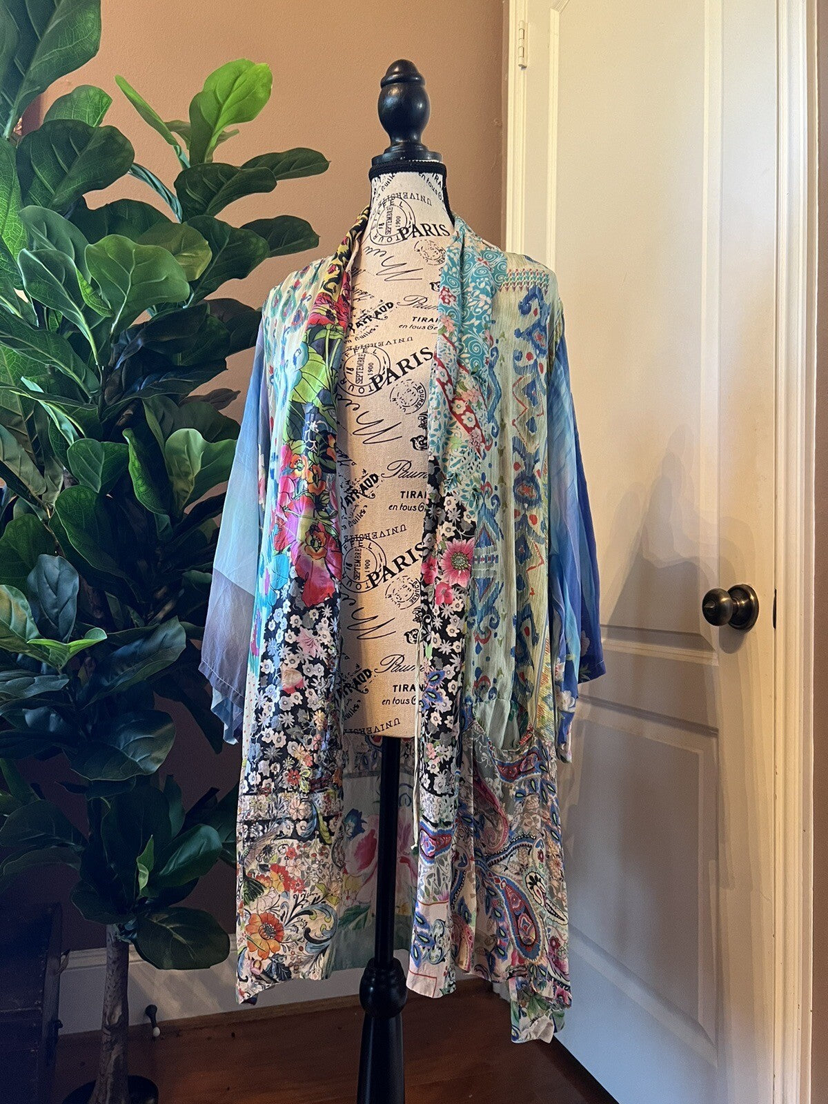 Johnny Was M 100% Silk Kimono Top Lightweight Cool Florals Pastels Cardigan Wrap Johnny Was