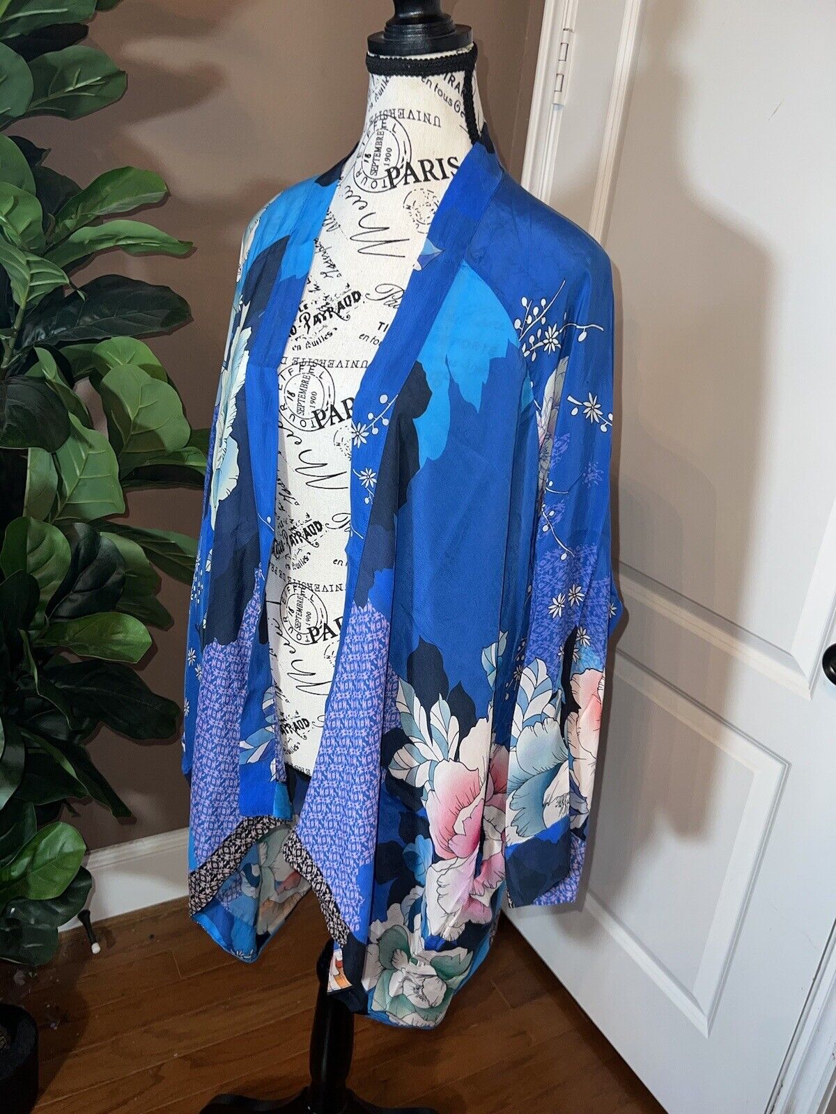 Johnny Was Silky Blue Floral Kimono Wrap Cardigan XL 1X 1XL Embroidered