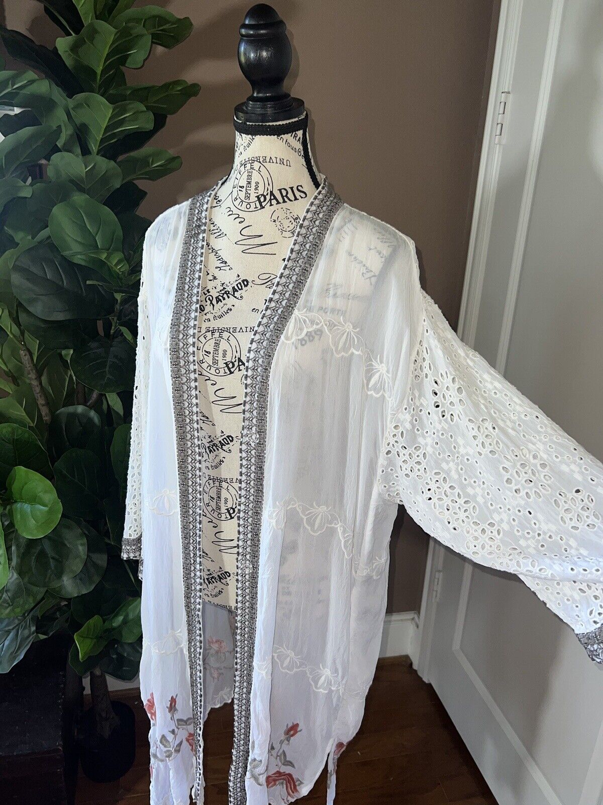 Johnny Was White Silky Long Kimono Duster Wrap Floral Embroidery XXL 2XL 2X