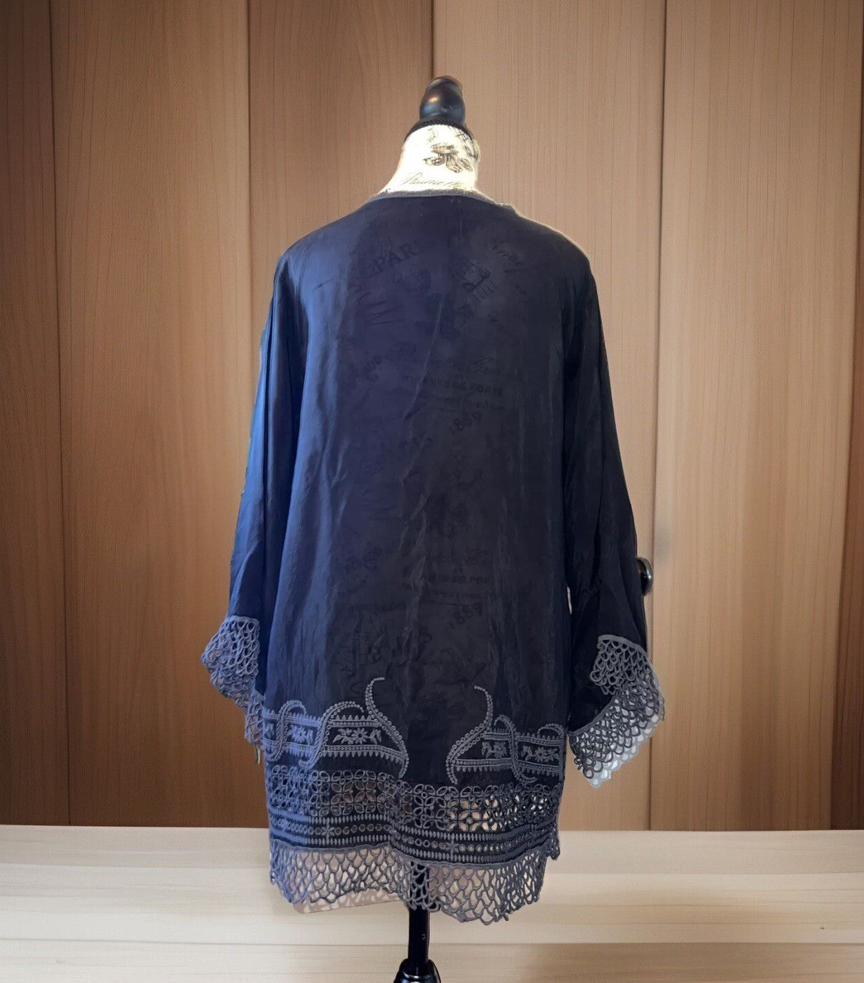 Johnny Was M Black Tunic Top Eyelet & Lace Silky Kimono Sleeves Lightweight Cool Johnny Was