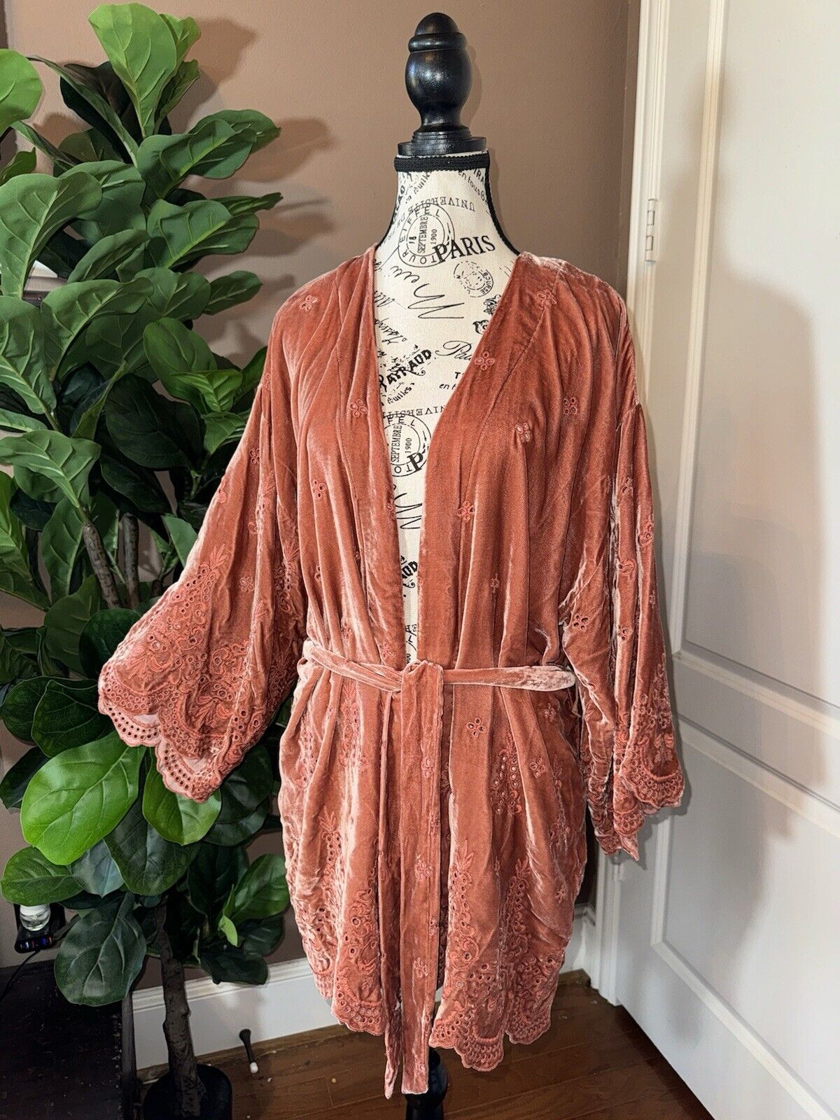 Johnny Was Medium Coral Velvet Kimono 22” PTP Eyelet Embroidery Wrap Top NWO