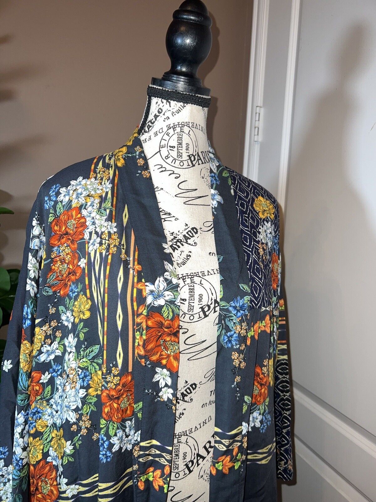 Johnny Was Silky Kimono Sz L Large Floral Beautifully Soft Black Floral Wrap