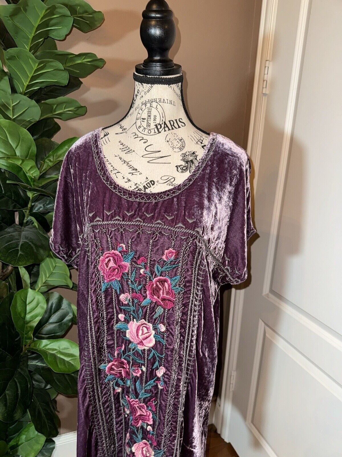 Johnny Was L Purple Velvet Heavily Embroidered Shift Mini Dress Short Sleeve