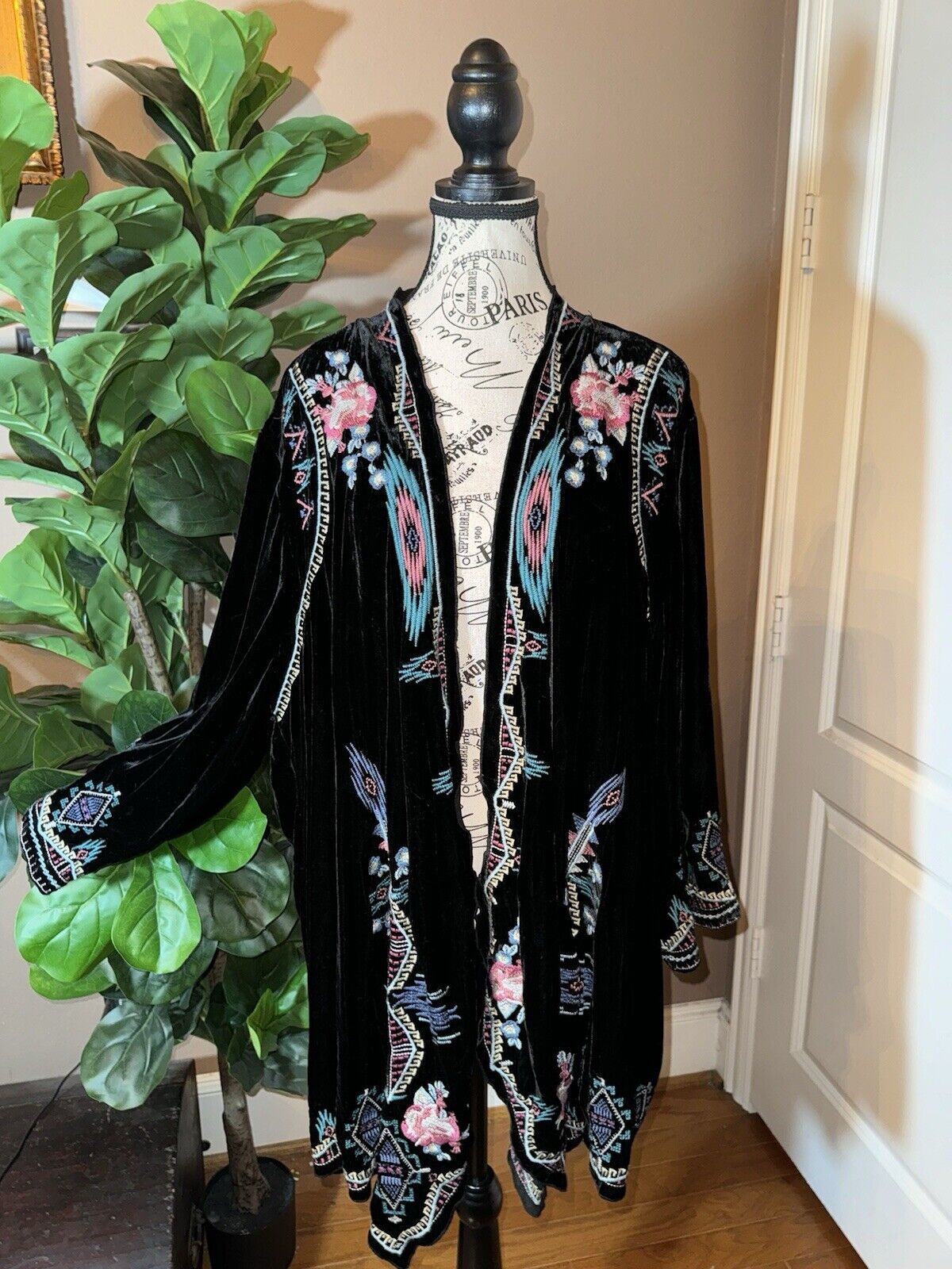 Johnny Was Black Velvet Sz 1X 1XL Kimono Wrap Duster Jacket Coat Embroidered