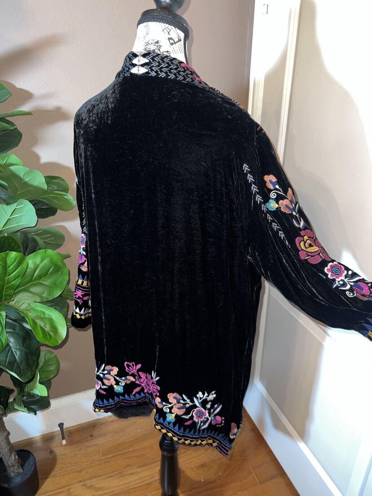 Johnny Was Black Velvet L Large Oversized Embroidered Wrap Duster Kimono