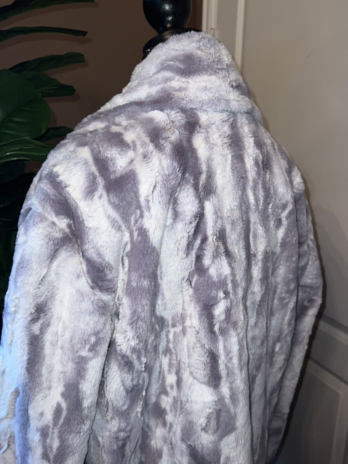 Johnny Was Snow Lynx Faux Fur Coat Jacket Wrap S Small  100% Silk Lining