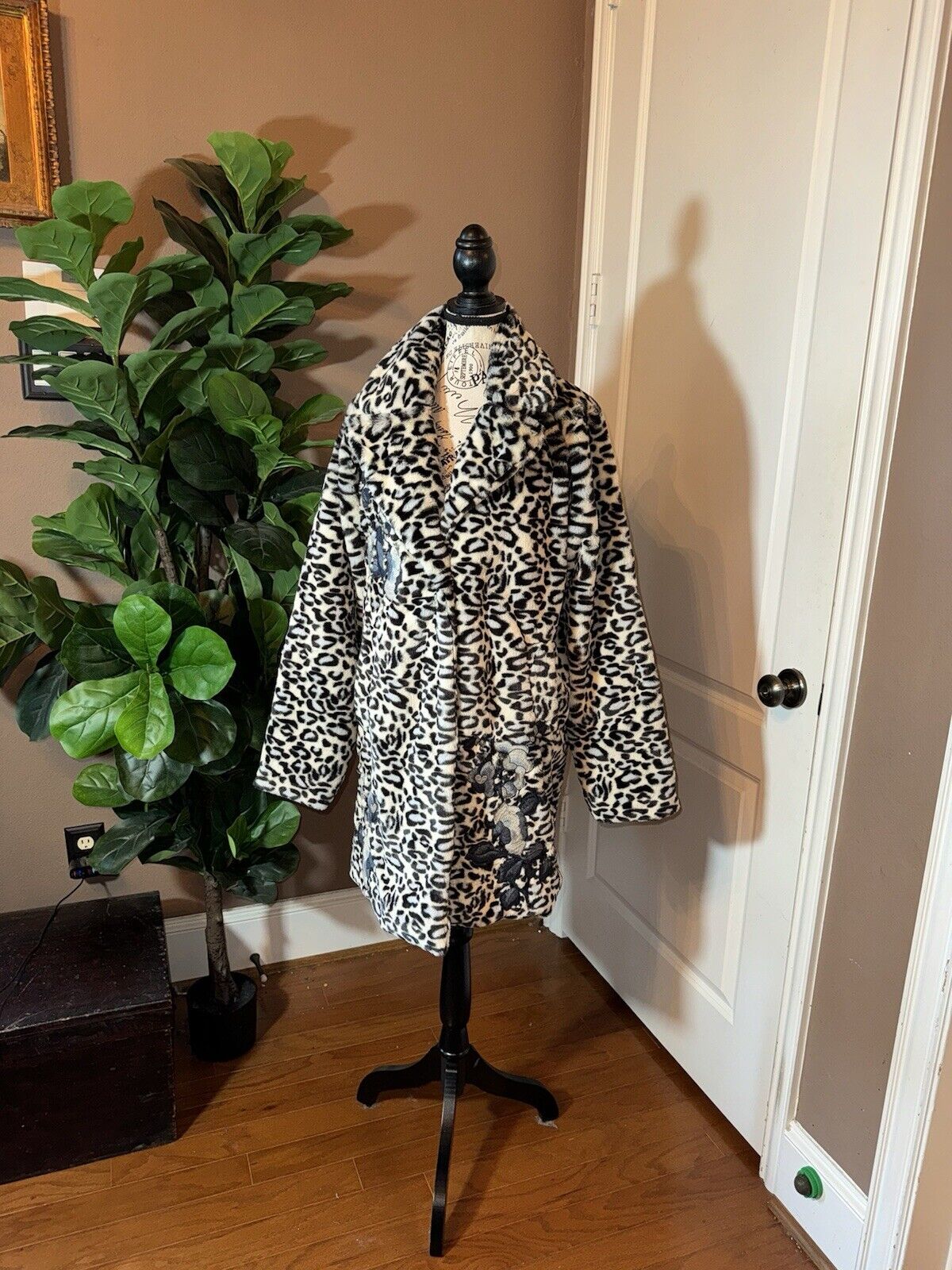 Johnny Was S Soft Blue & White Leopard Faux Fur Coat Jacket Wrap Silk Lining